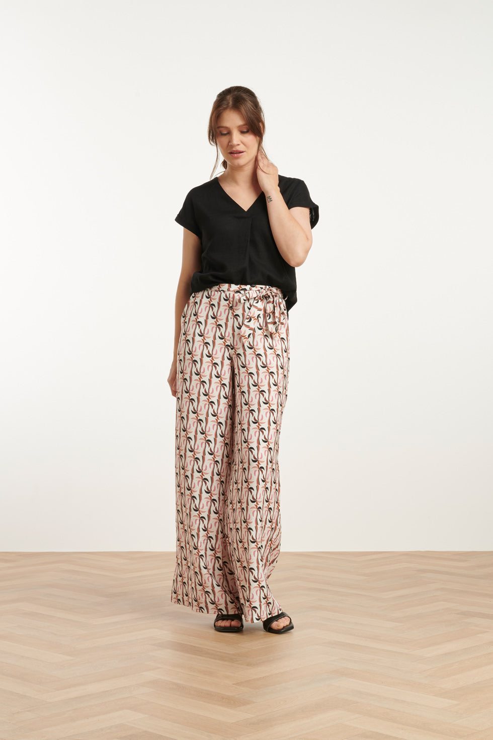25148 E Linnen Top Met V-Hals | Black