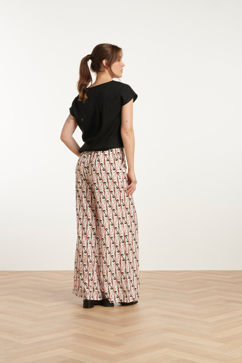 25148 E Linnen Top Met V-Hals | Black