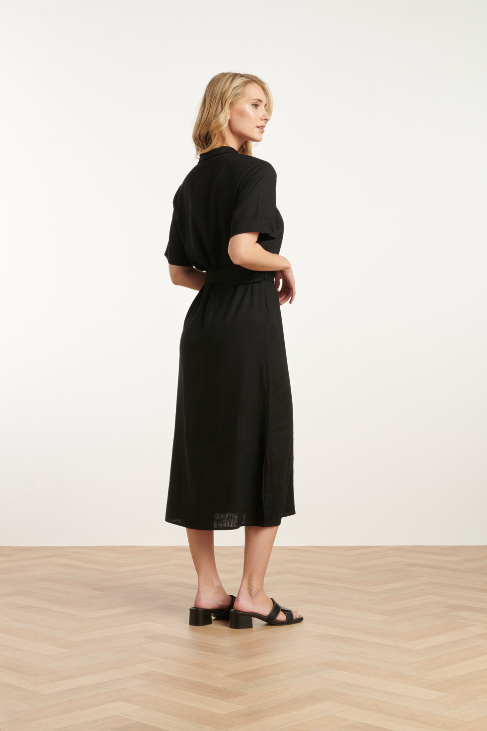25150 E Linnen Shirtjurk | Black