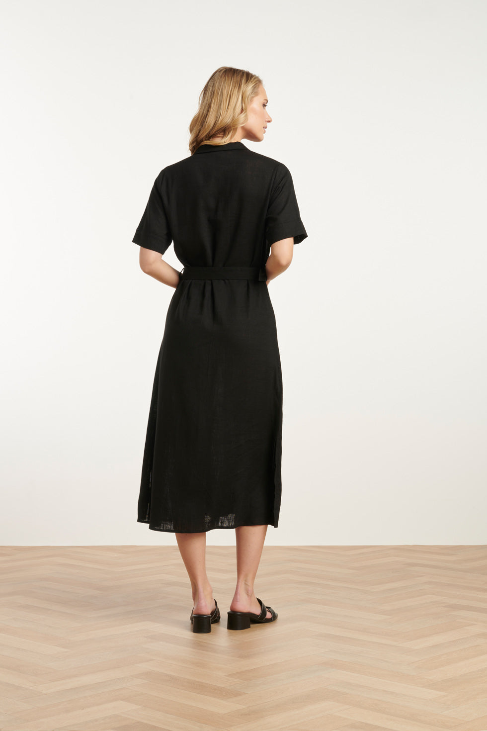 25150 E Linnen Shirtjurk | Black