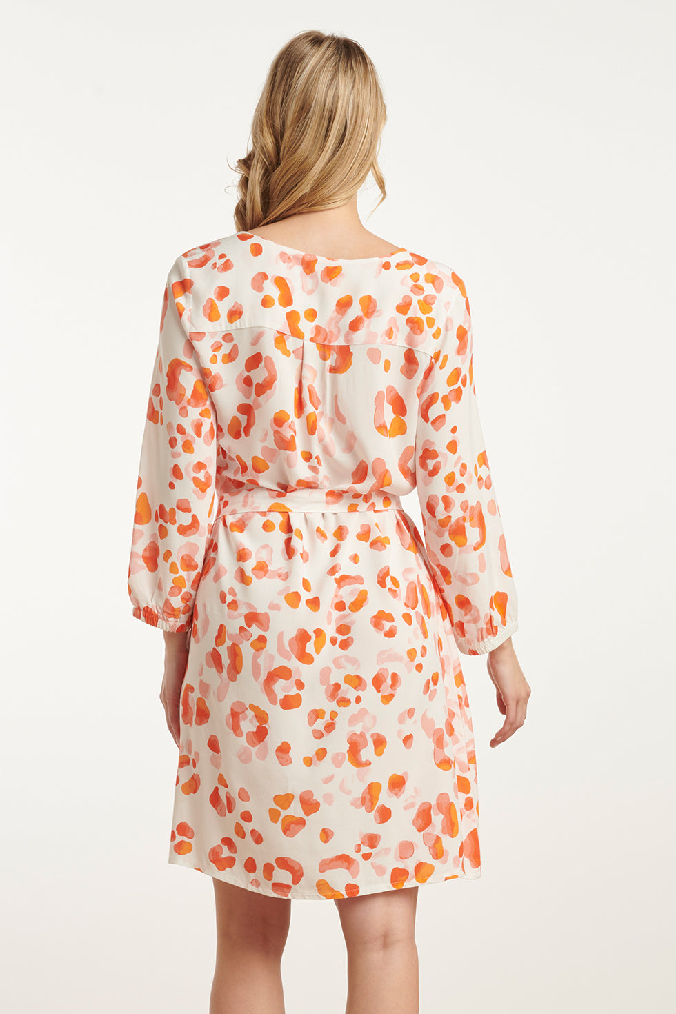 25163 Korte Jurk Met Perzik Dierenprint | Orange-Multicolour