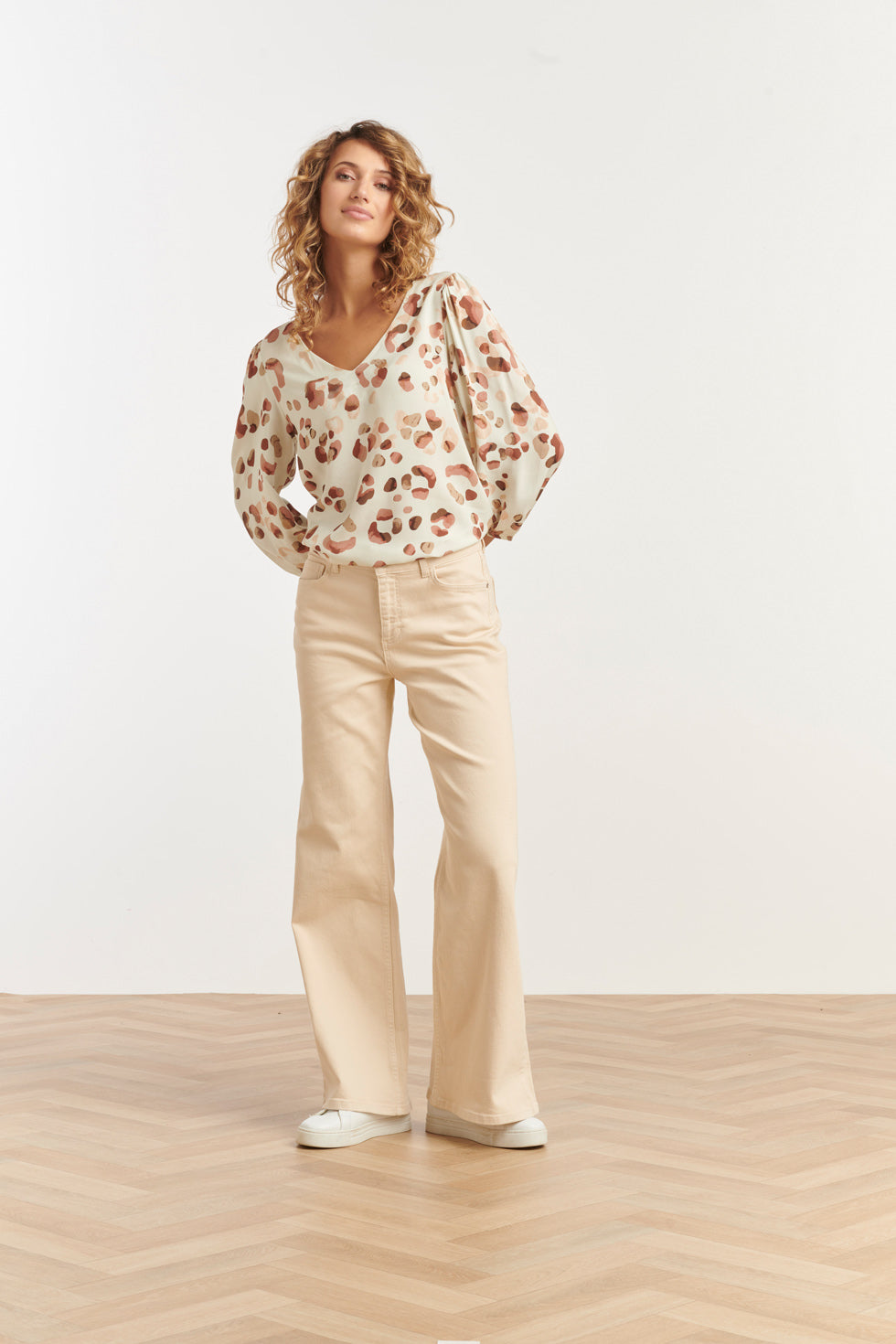 25164 E Animal Print Top Met V-Hals | Sand-Multicolour