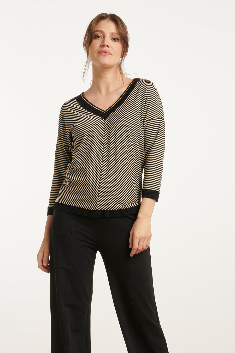 25179 - Top Met Chevron Streepprint | Black - Gold