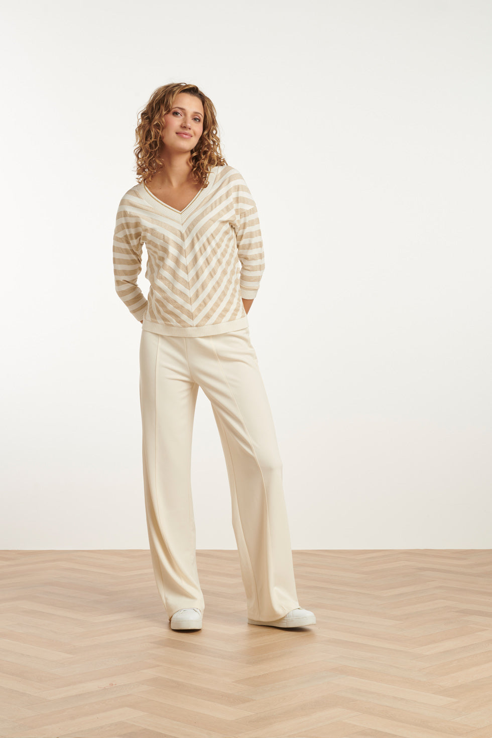 25180 Off White Top Met Chevron Streepprint | Off White-Gold