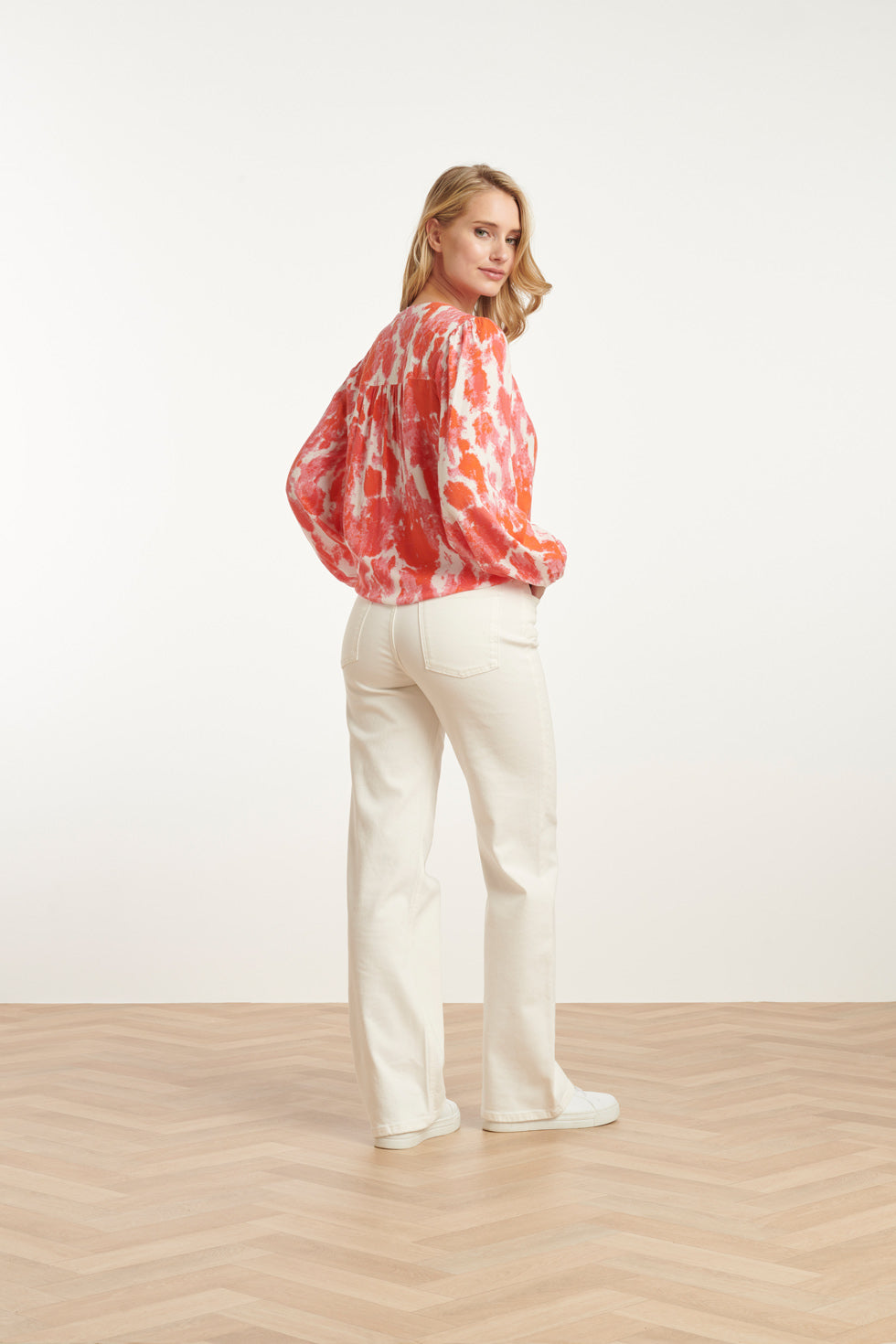 25181 Blouse Met Abstracte Verfspattersperzik | Muticolour