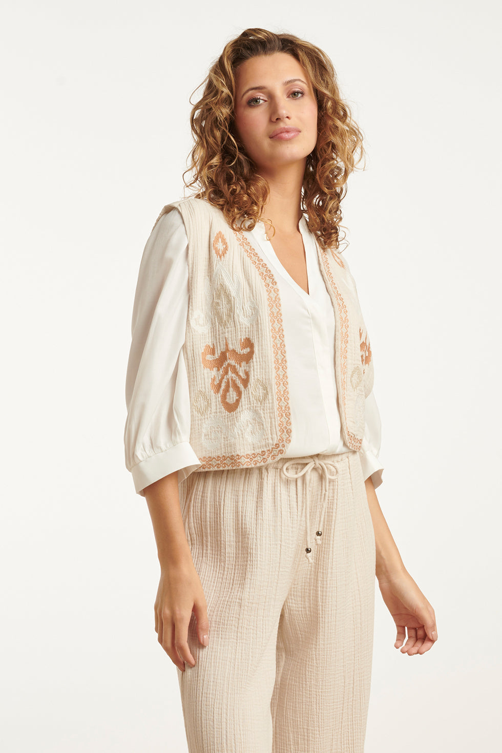 25190 Katoenen Gilet Met Aztec Borduursels | Sand-Off White