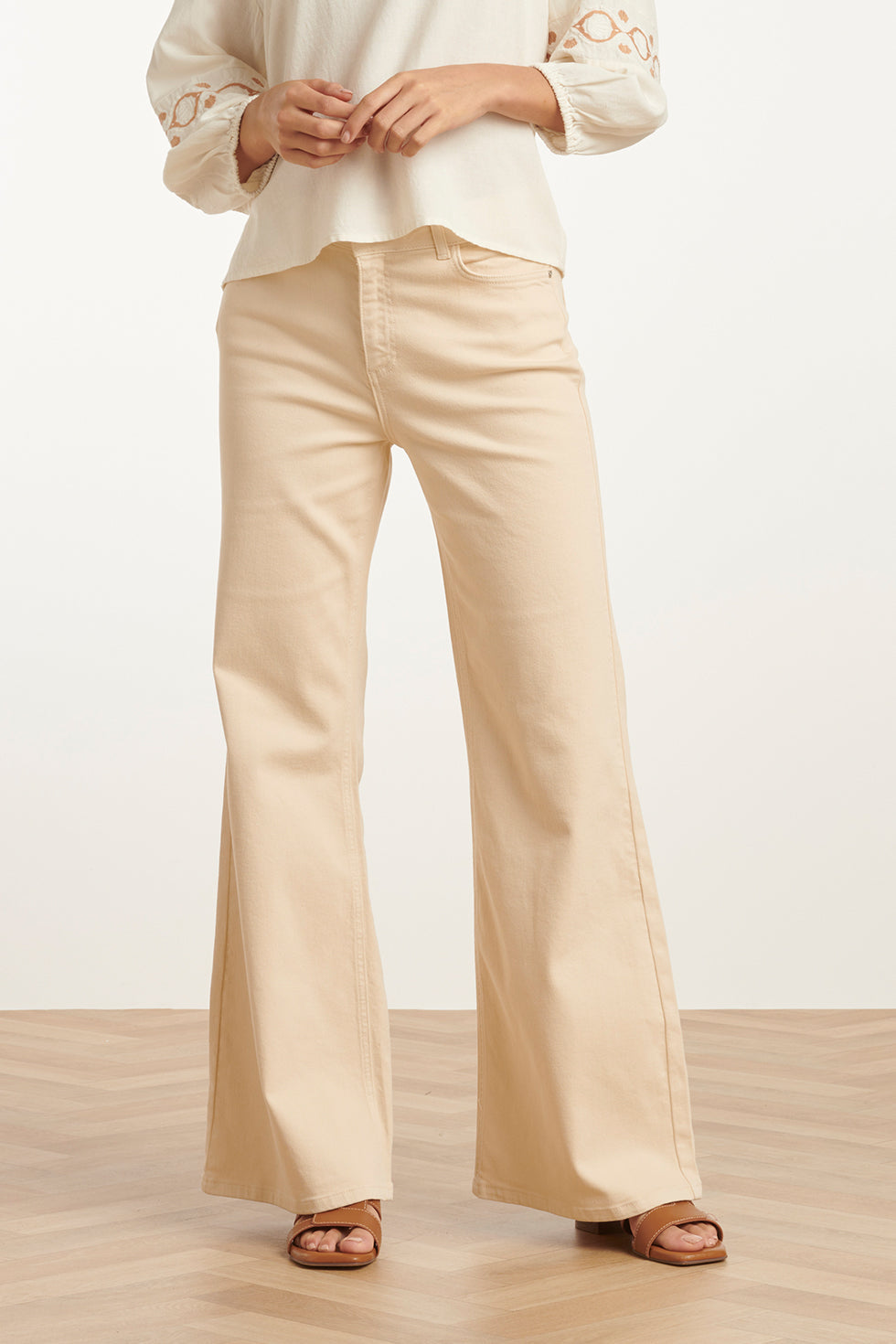 25206 Flared Jeans | Sand
