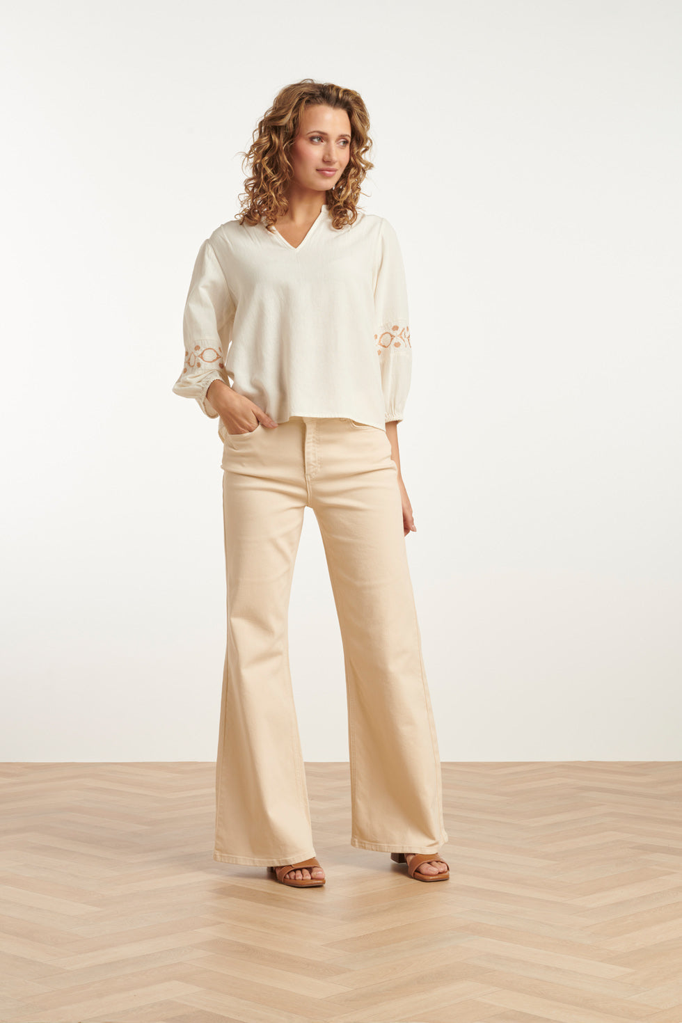 25206 Flared Jeans | Sand