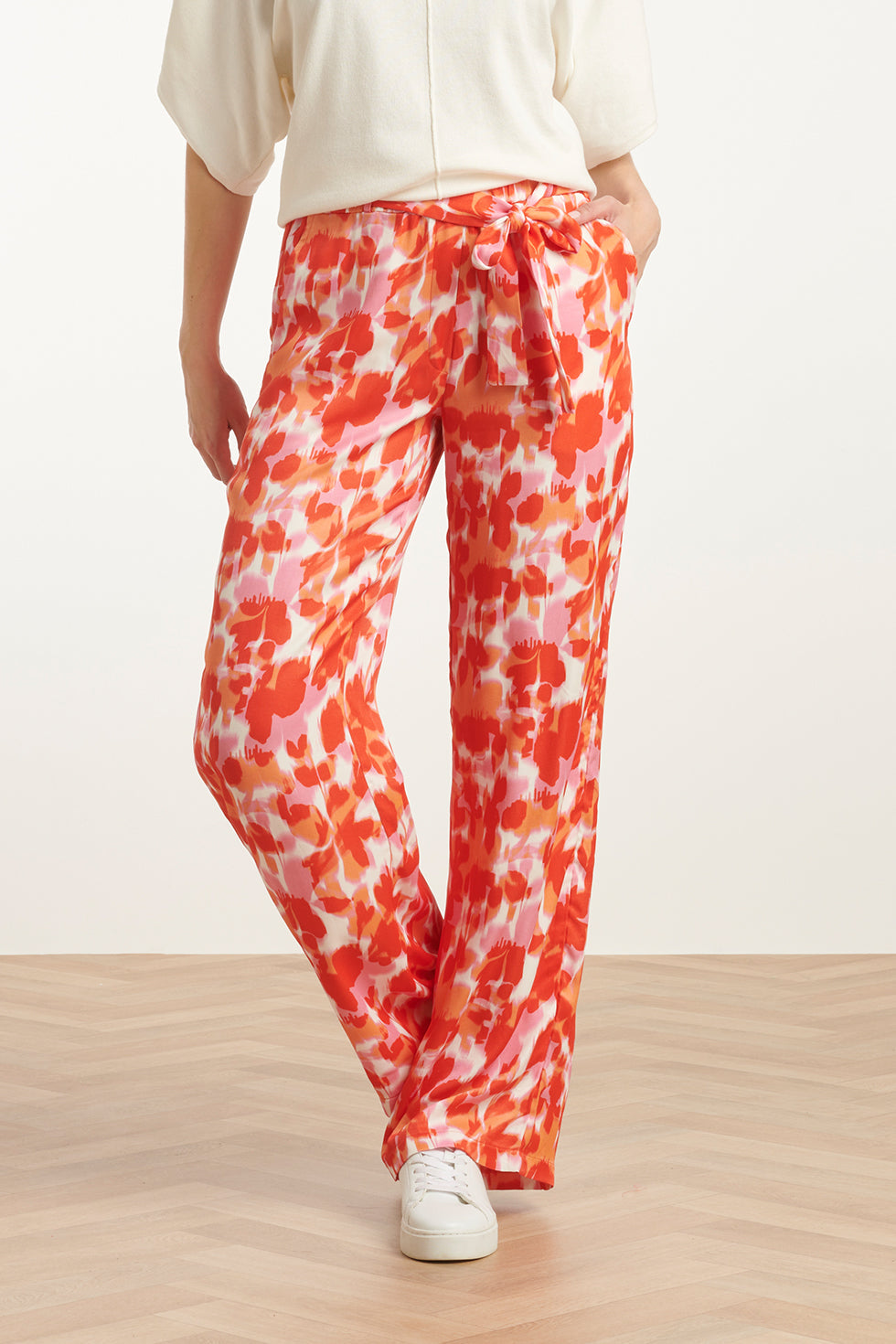 25209 Satijnen Broek Met Peach Bloemenprint | Peach-Multicolour