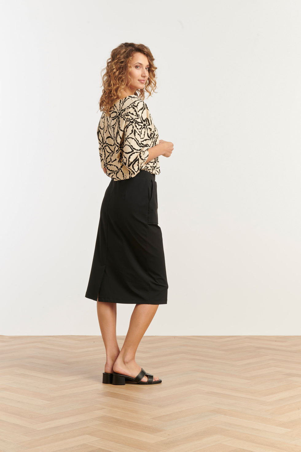 25258 Bloemenprint Toptravelkwaliteit | Sand-Black