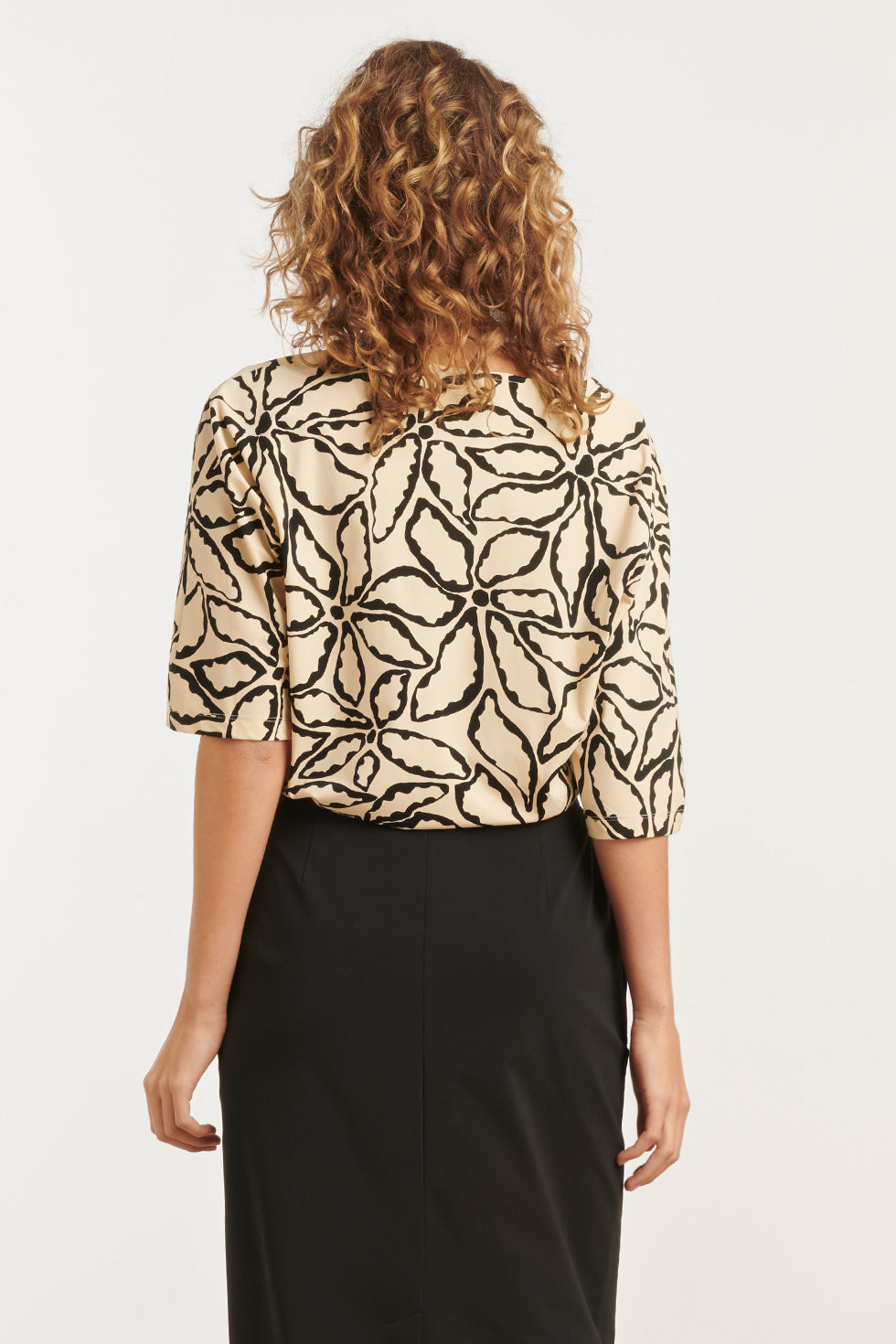 25258 Bloemenprint Toptravelkwaliteit | Sand-Black