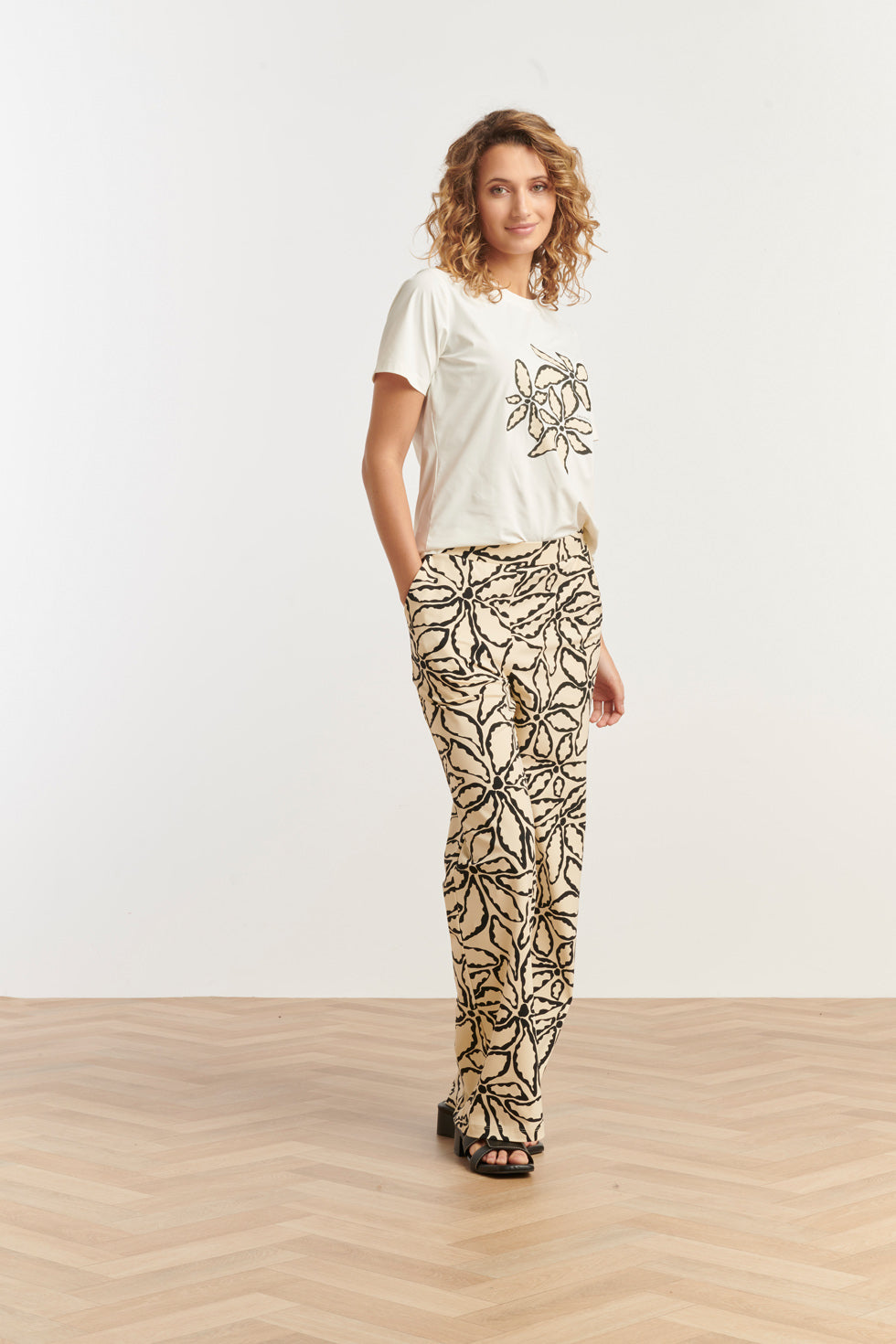 25261 Te T-Shirt Met Bloemenprinttravelkwaliteit | White-Multicolour