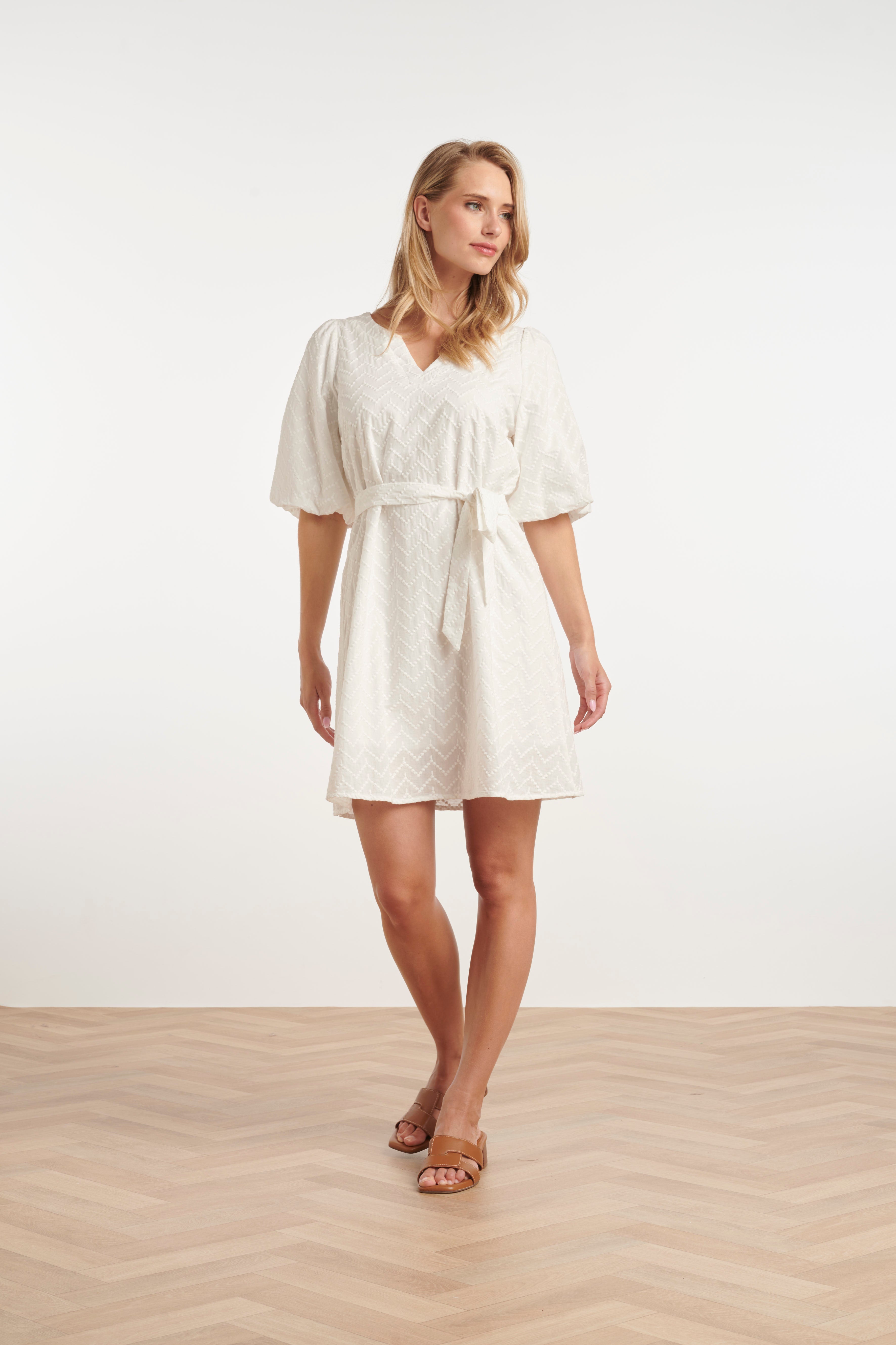 25318, Jurken | White