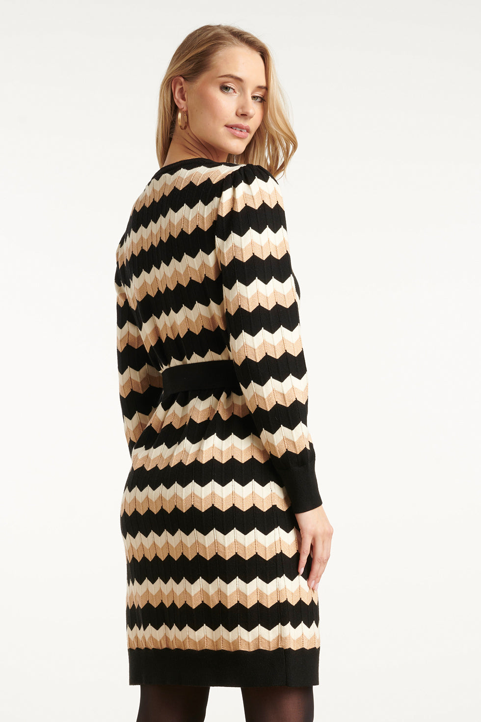 25521 Zwart En Zand Gebreide Zigzag Jurk | Black - Sand