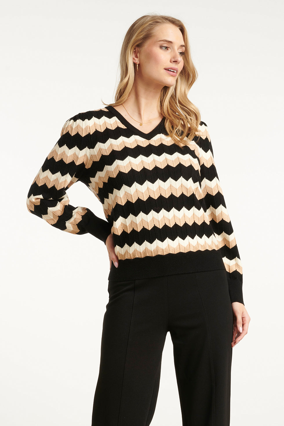 25523 Zwart en Zand Zigzag Gebreide Dames Top met V-Hals | Black - Sand