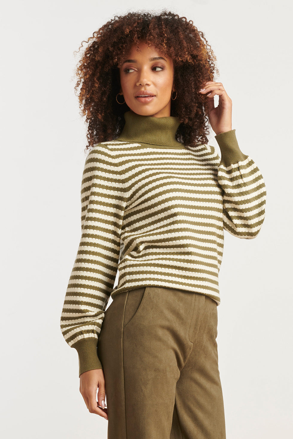 25526 Smashed Lemon Gebreide Damestop met Hoge Col Pofmouwen | Army - Off White