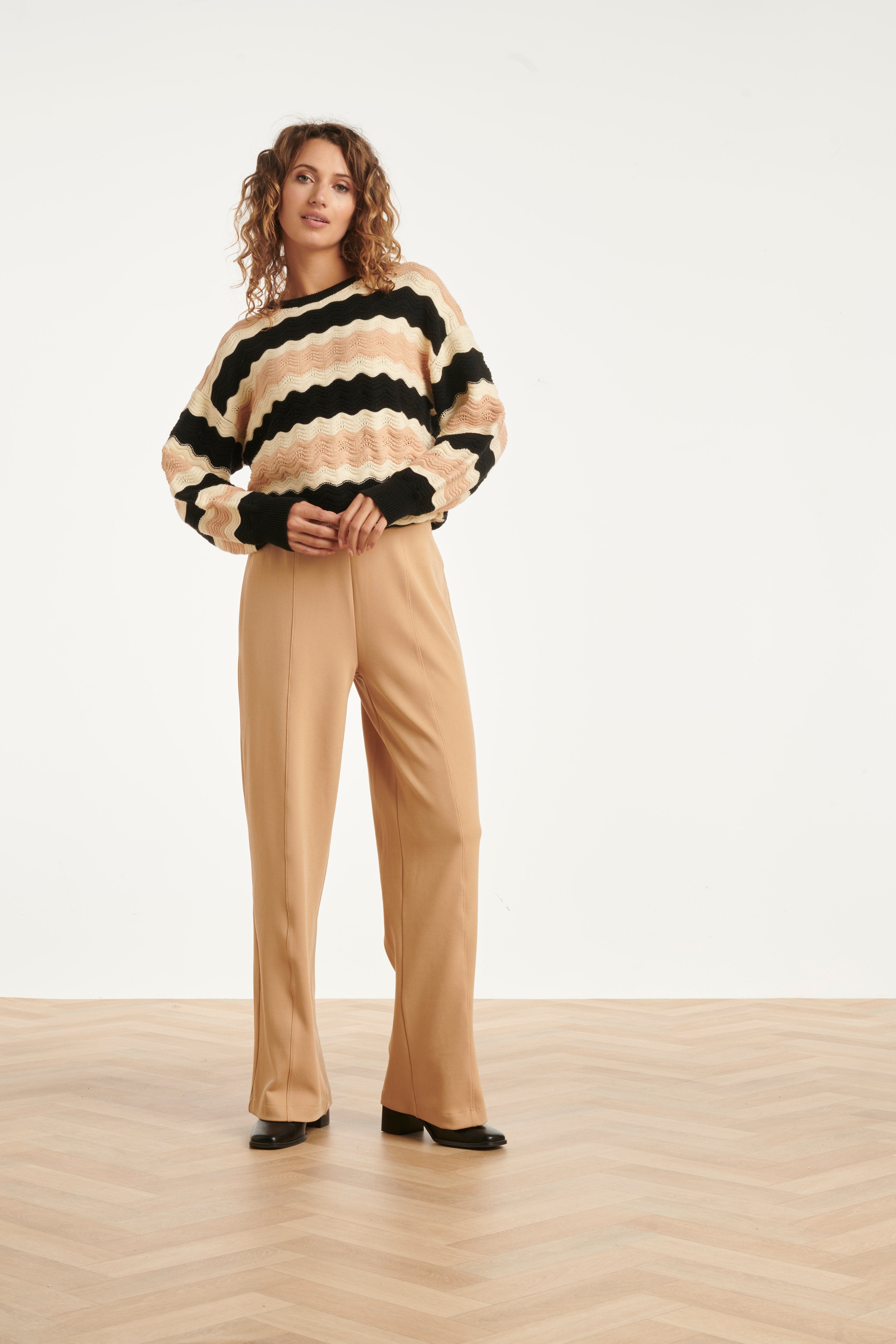 25528 Damesgebreide Top Zand Met Golfpatroon Pofm... | Black - Sand