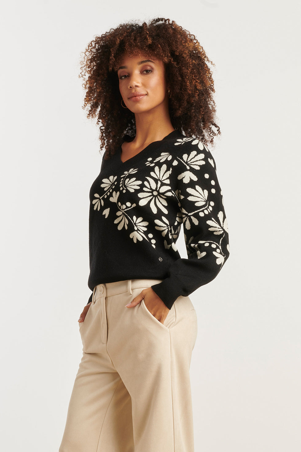 25537 Zwart En Offwhite Bloemenprint Met V-Hals Gebreide Top | Black - Off White