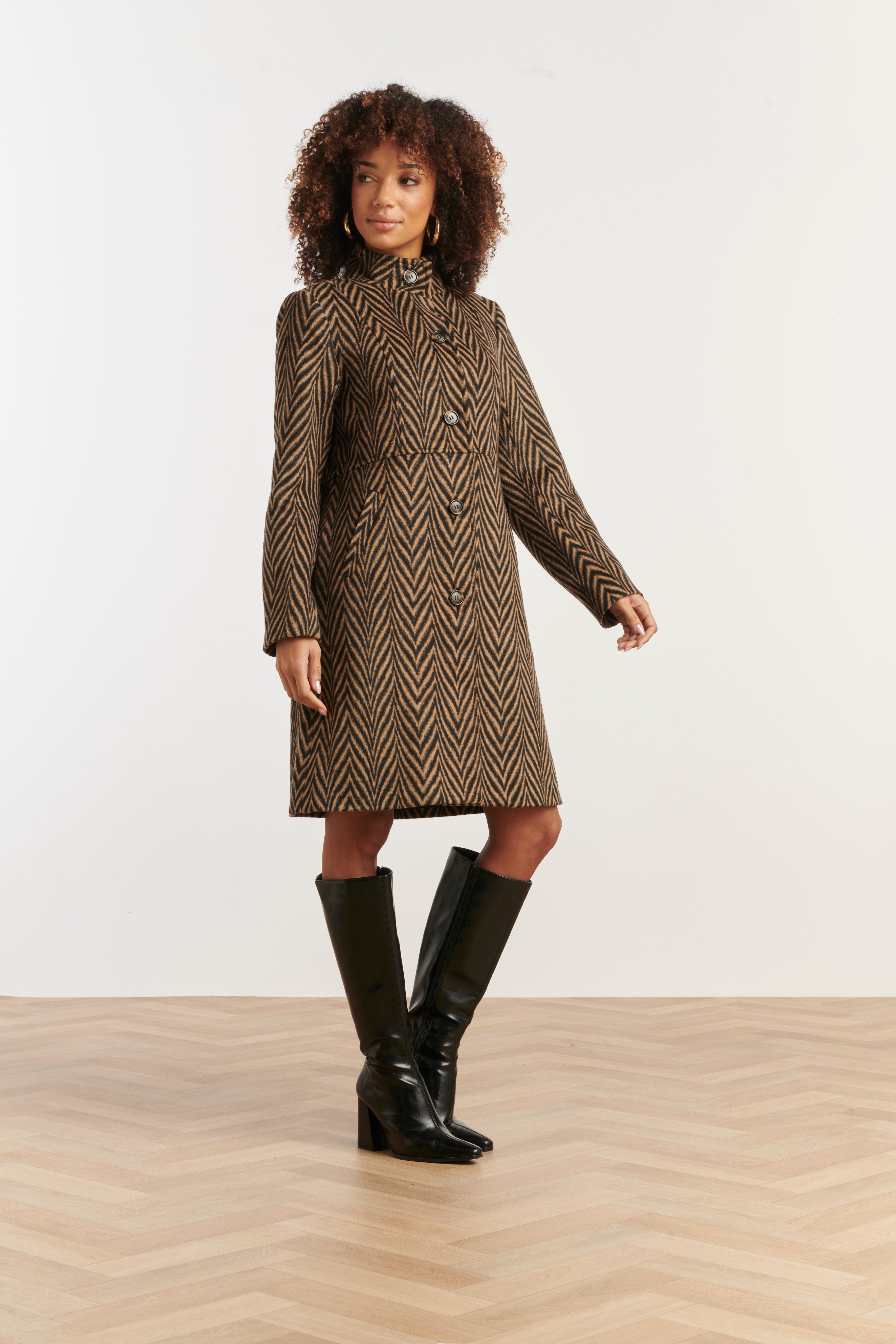 25539 Jas Met VisgraatprInt in Zwart En Camel | Black - Camel