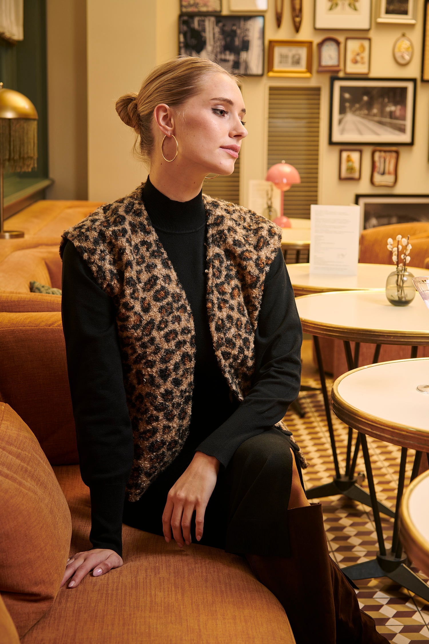 25543 Bouclé Gilet Met DierEnprInt in Camel en Zwart | Camel - Black