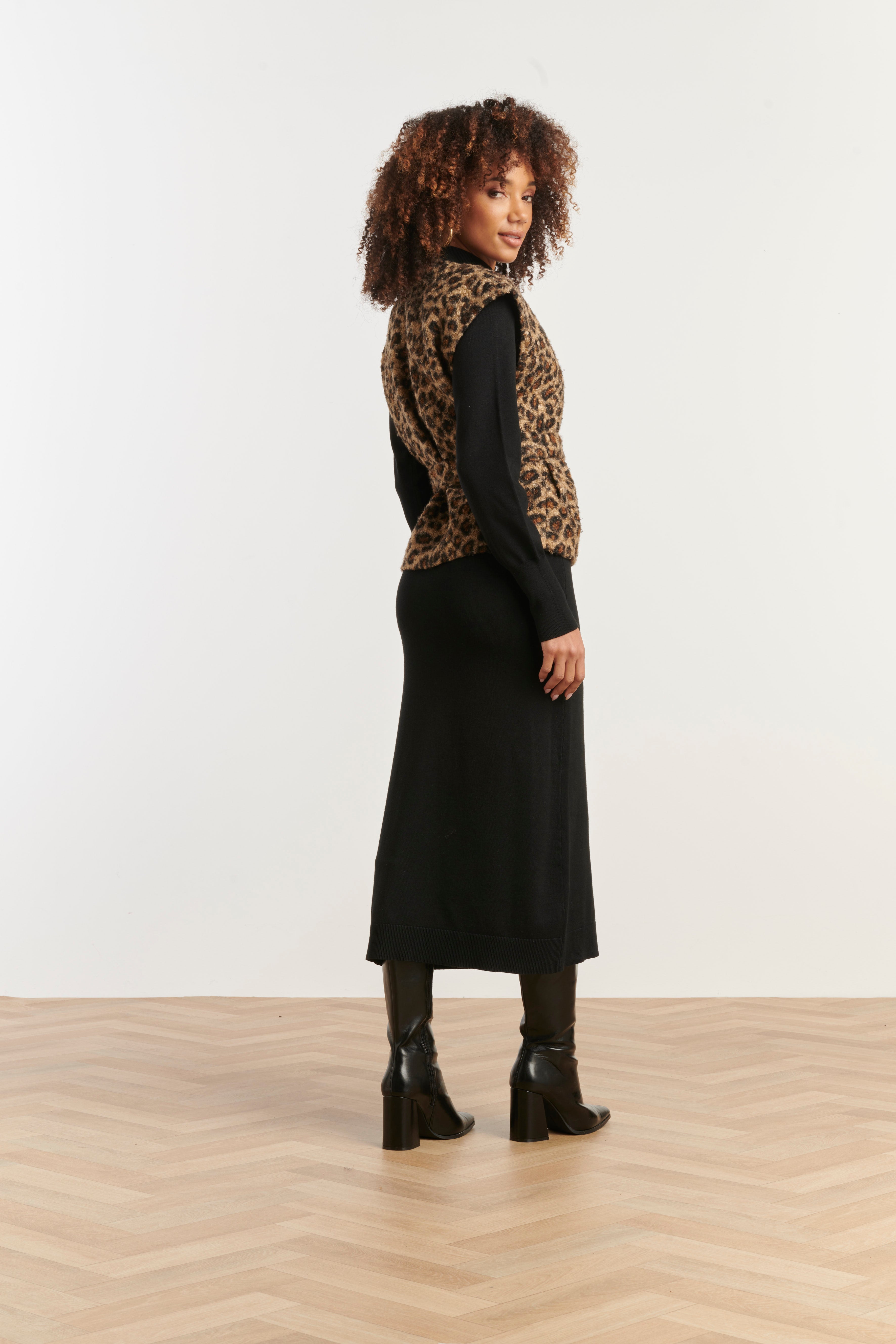 25543 Bouclé Gilet Met DierEnprInt in Camel en Zwart | Camel - Black