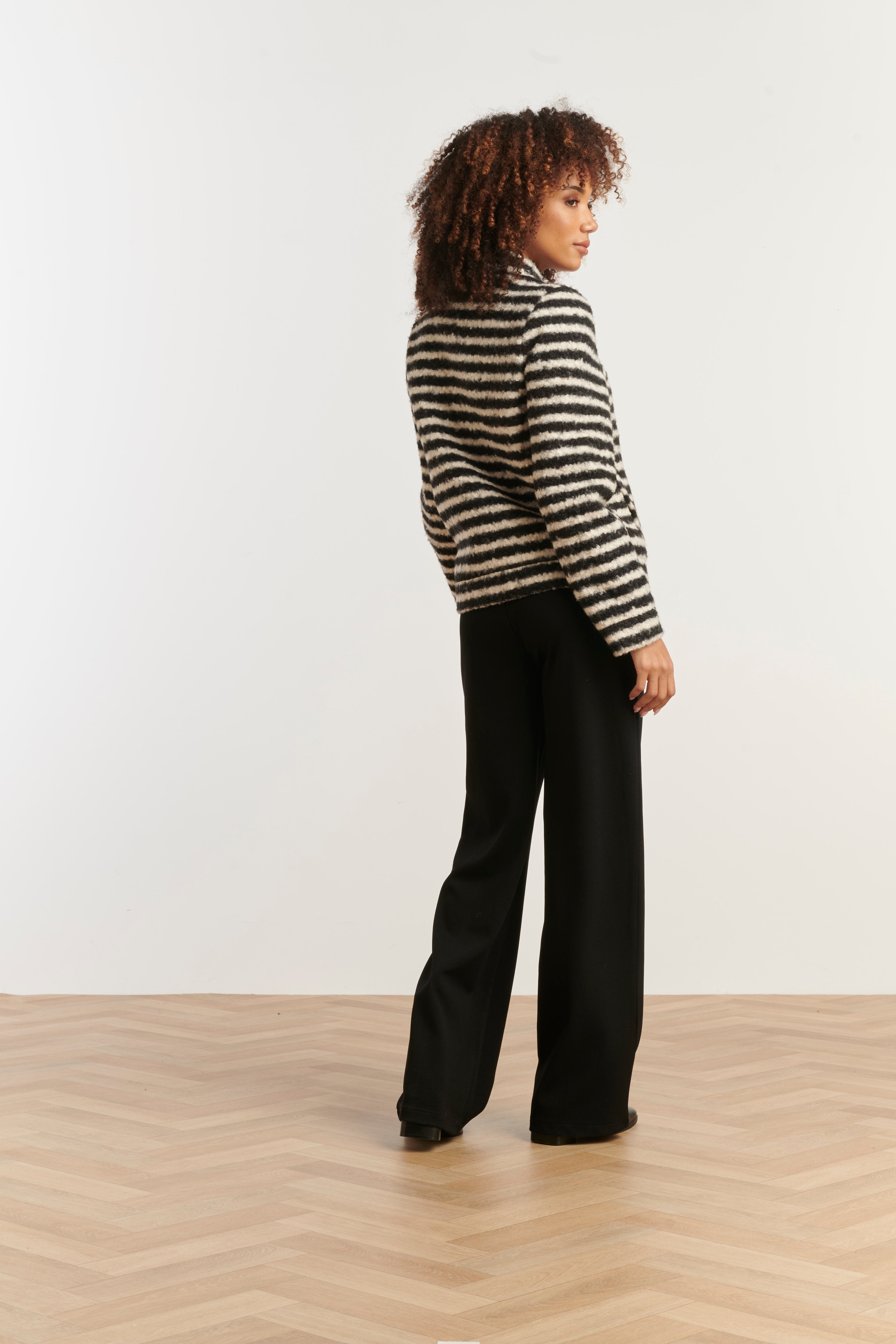 25544 Korte Bouclé Jas Met Zwart En Off-White Strepen | Black - Off White