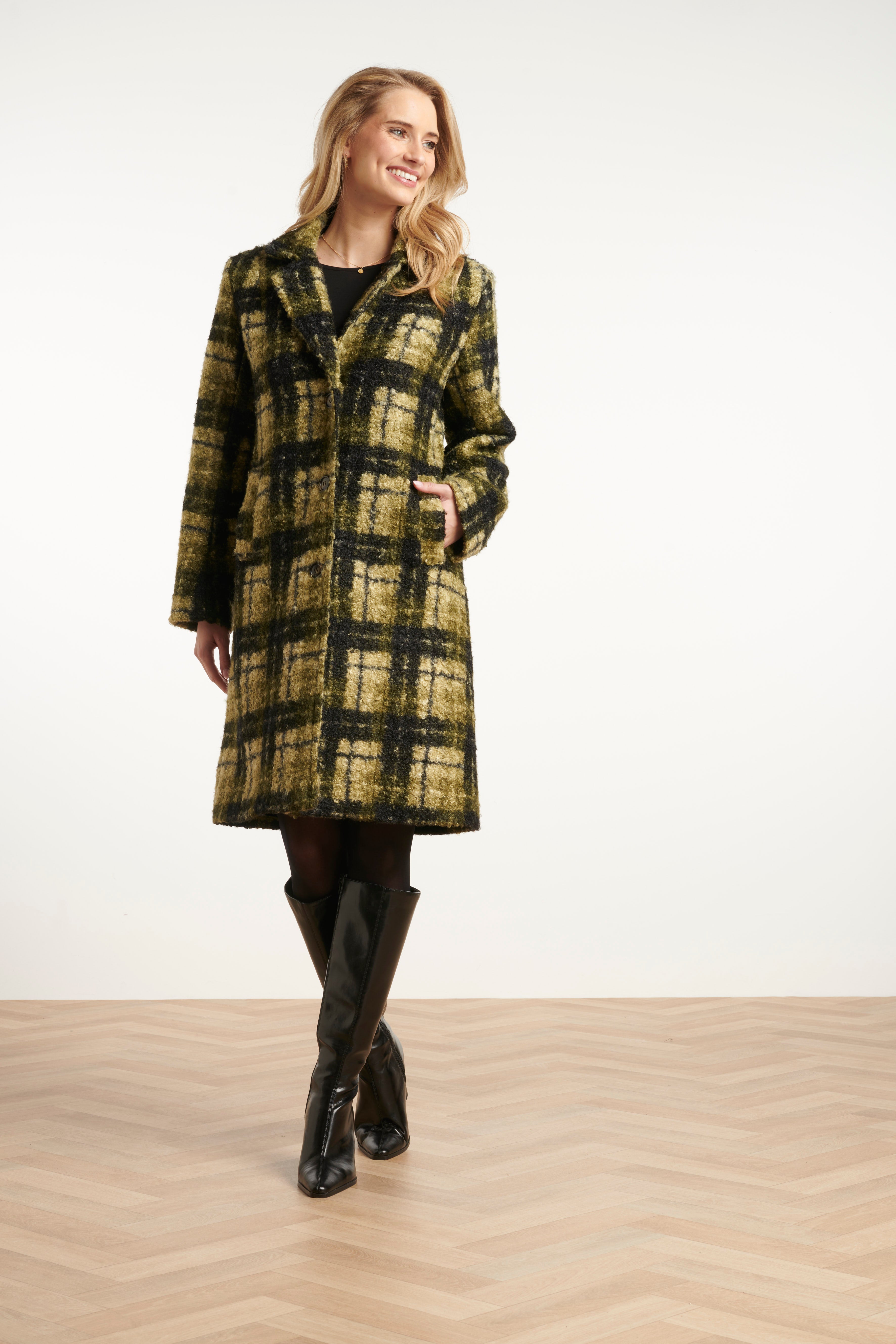 25546 Bouclé Ruitjesjas | Army - Light Green