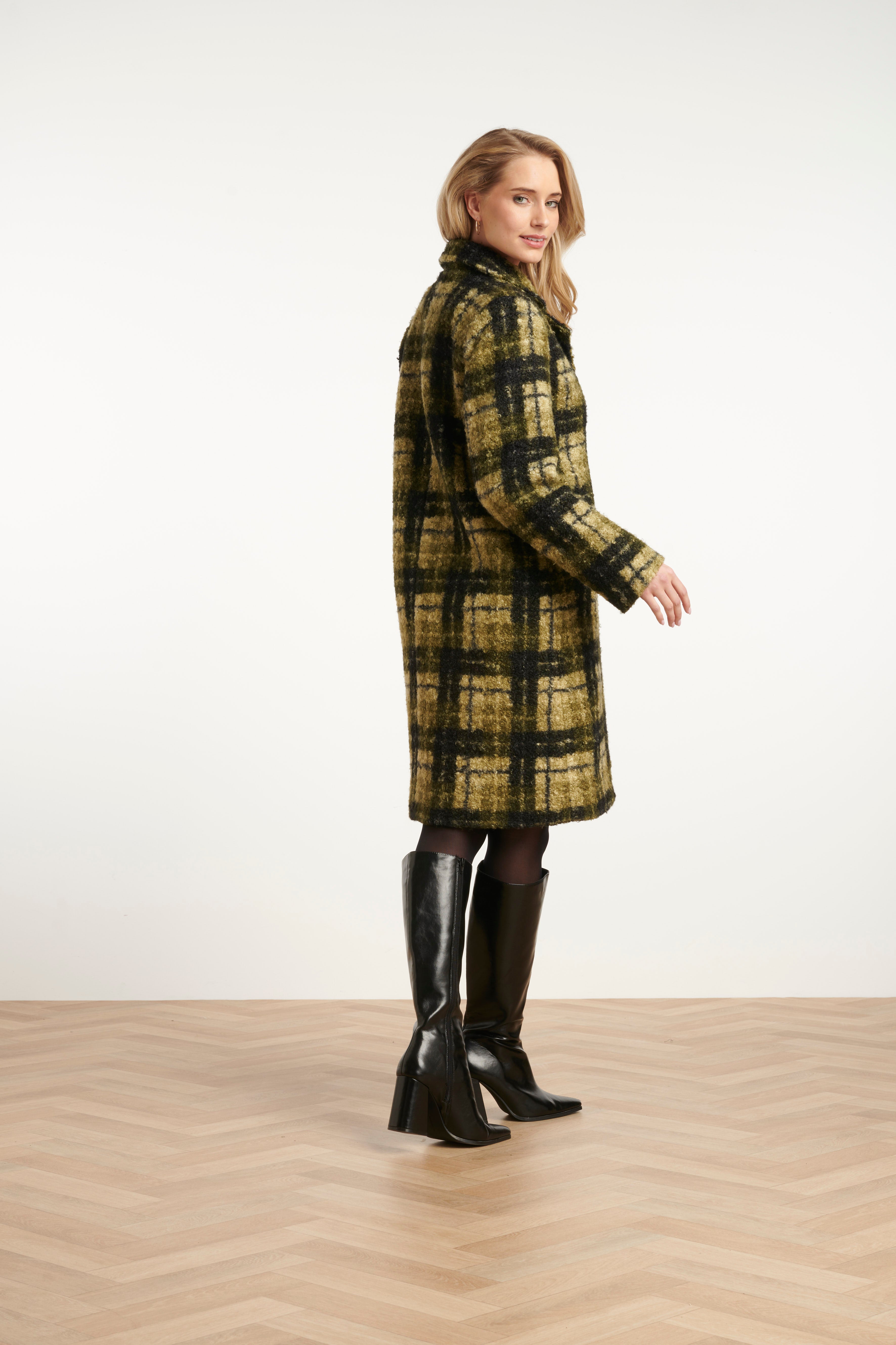 25546 Bouclé Ruitjesjas | Army - Light Green