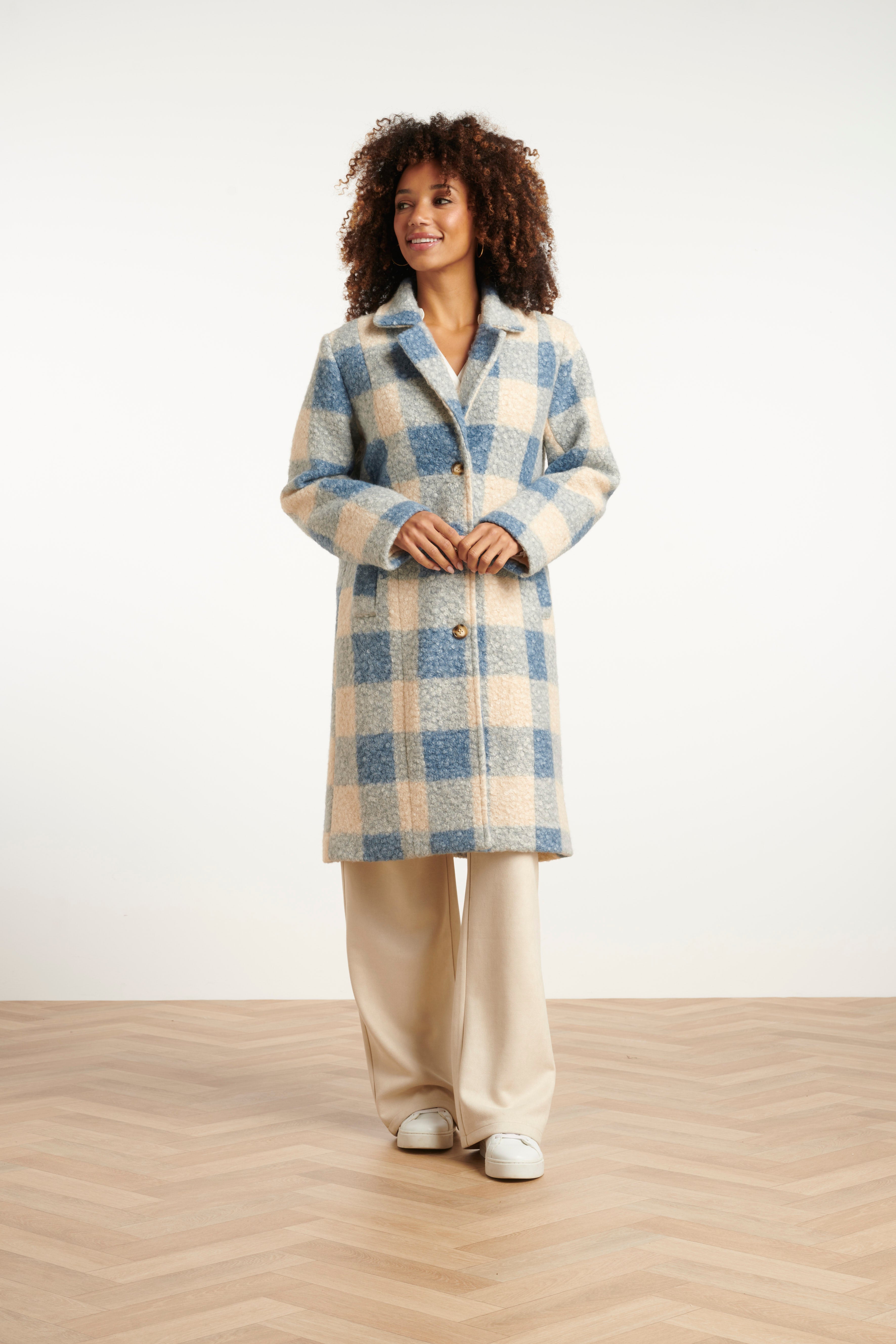 25546 Bouclé Ruitjesjas | Light Blue - Off White