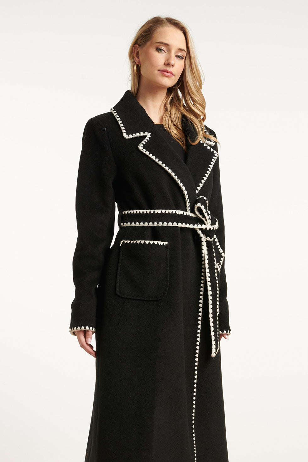 25547 Lange Jas Met Contraststiksel | Black