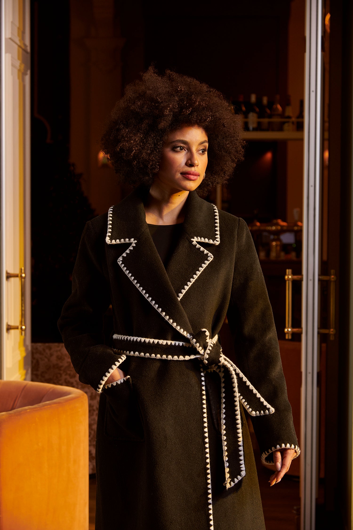 25547 Lange Jas Met Contraststiksel | Black