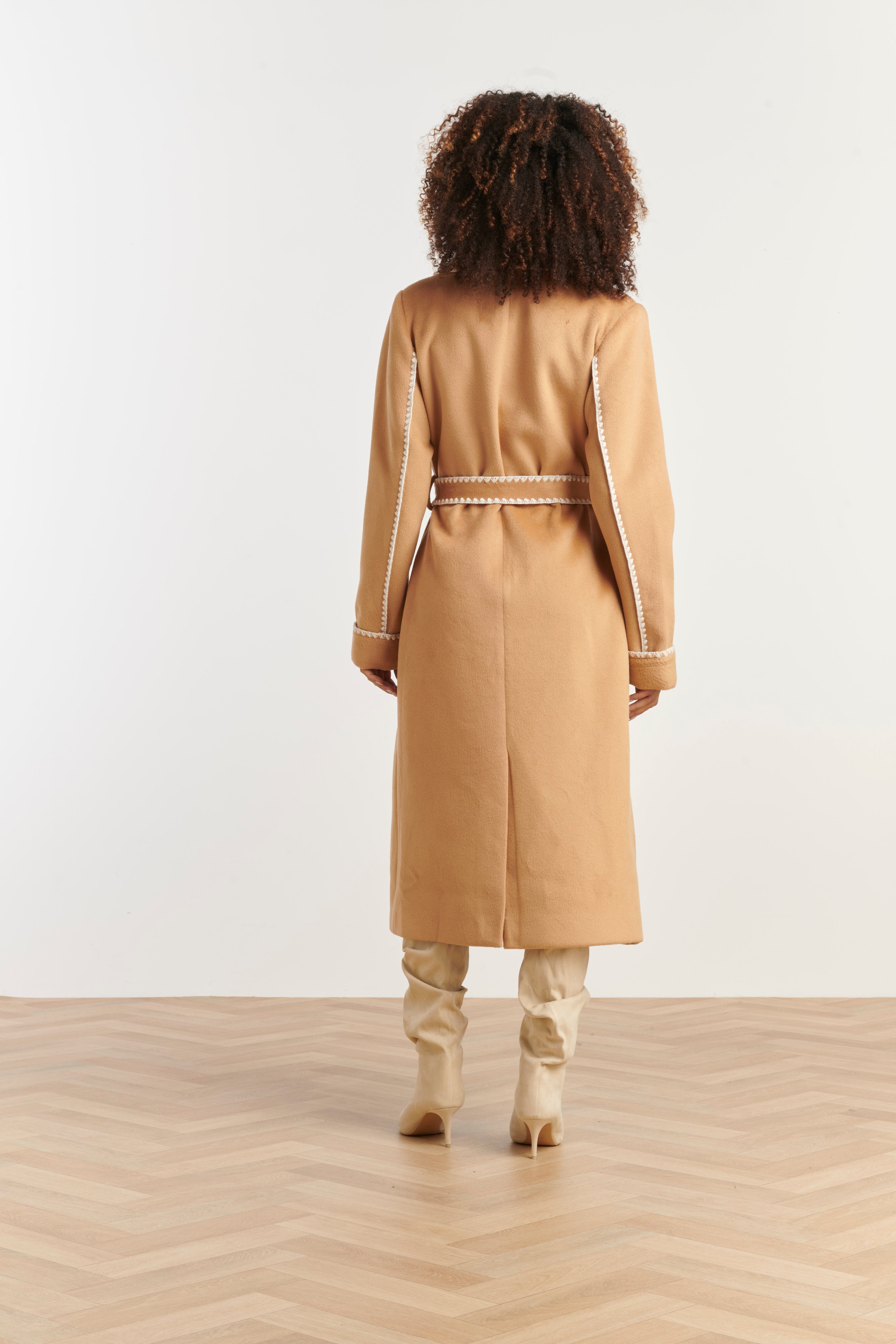 25547 Lange Jas Met Contraststiksel | Camel