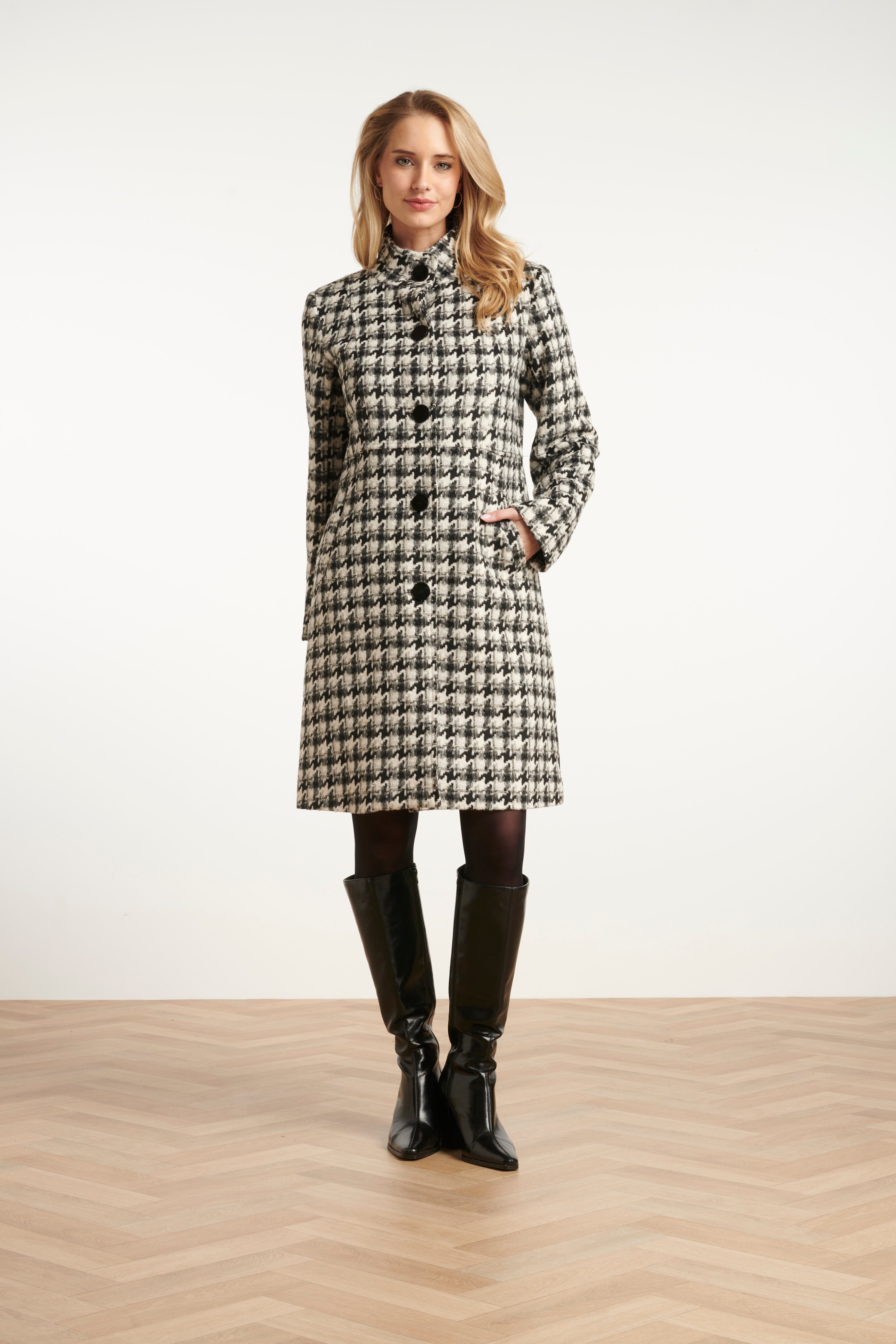 25549 Houndstooth Jas Met Hoge Hals In Zwart En Off-White | Black - Off White