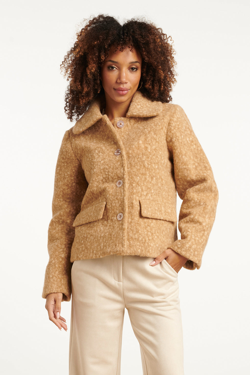 25552 Smashed Lemon Bouclé Jas met Kraag | Camel