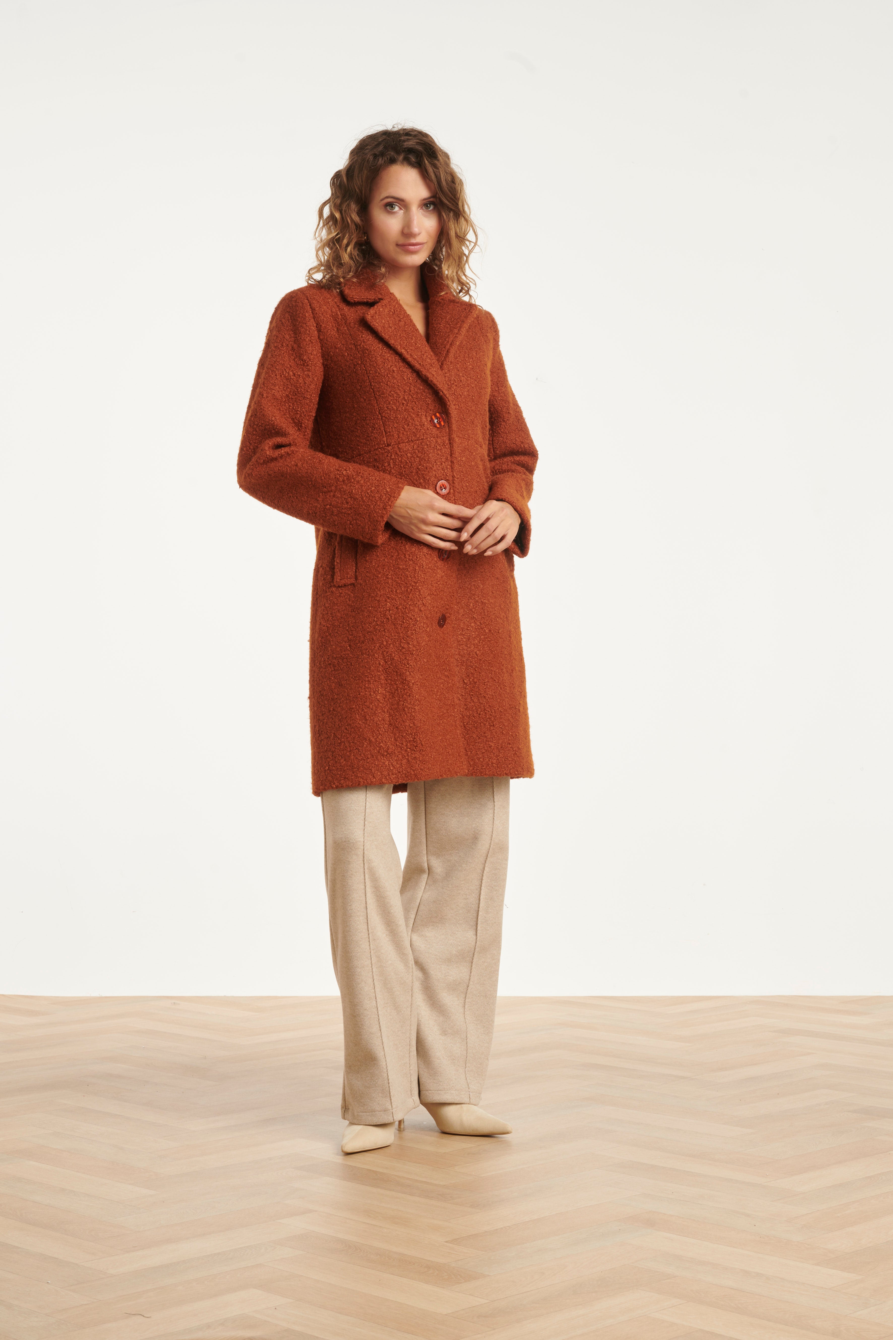 25554 Bouclé Jas Met Parelmoerknopen | Cognac