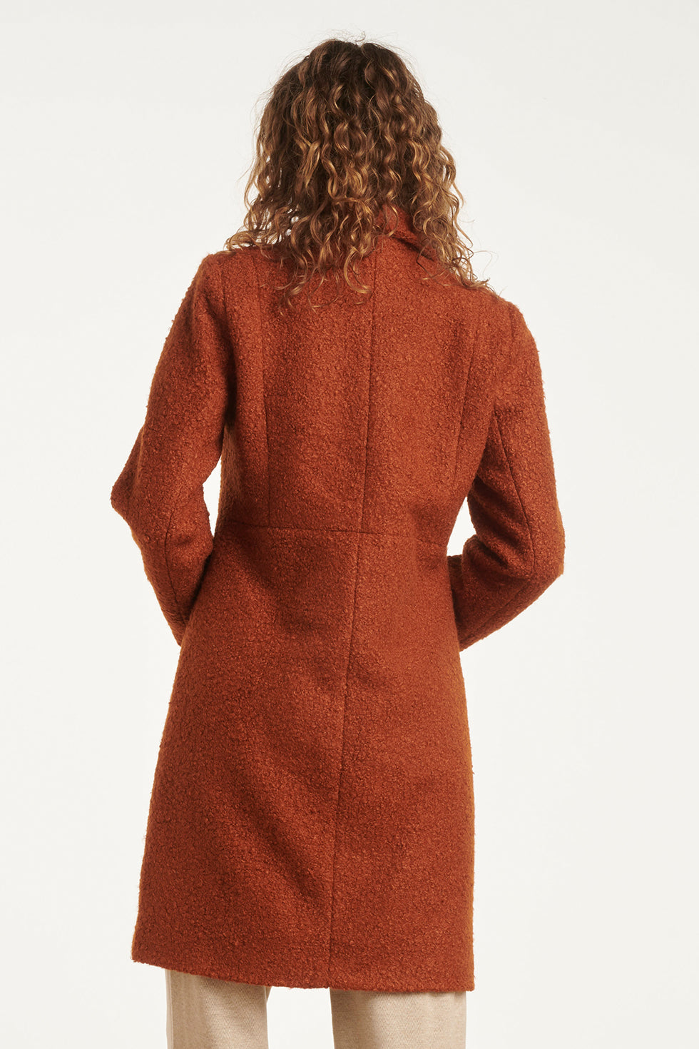 25554 Bouclé Jas Met Parelmoerknopen | Cognac