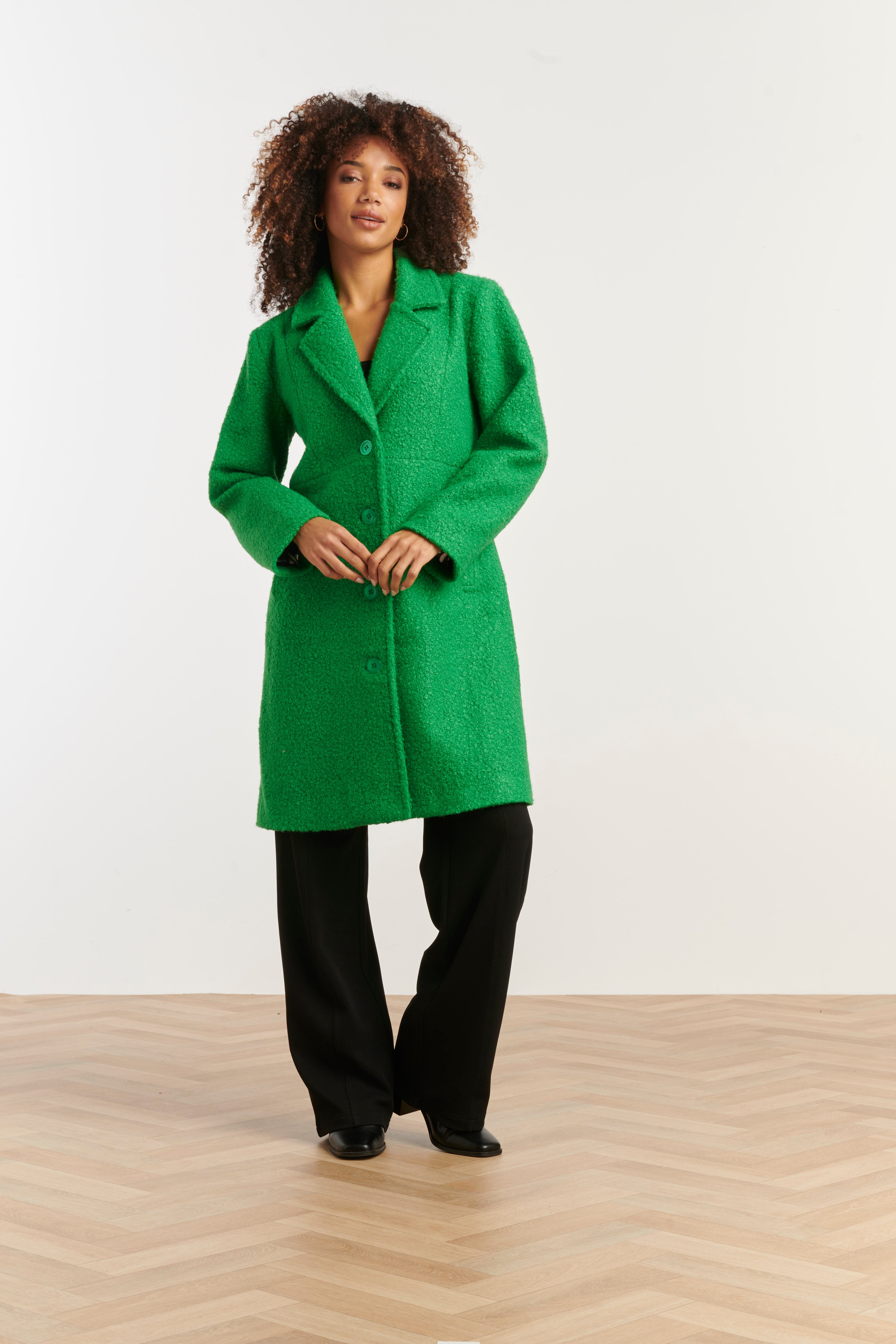 25554 Bouclé Jas Met Parelmoerknopen | Green