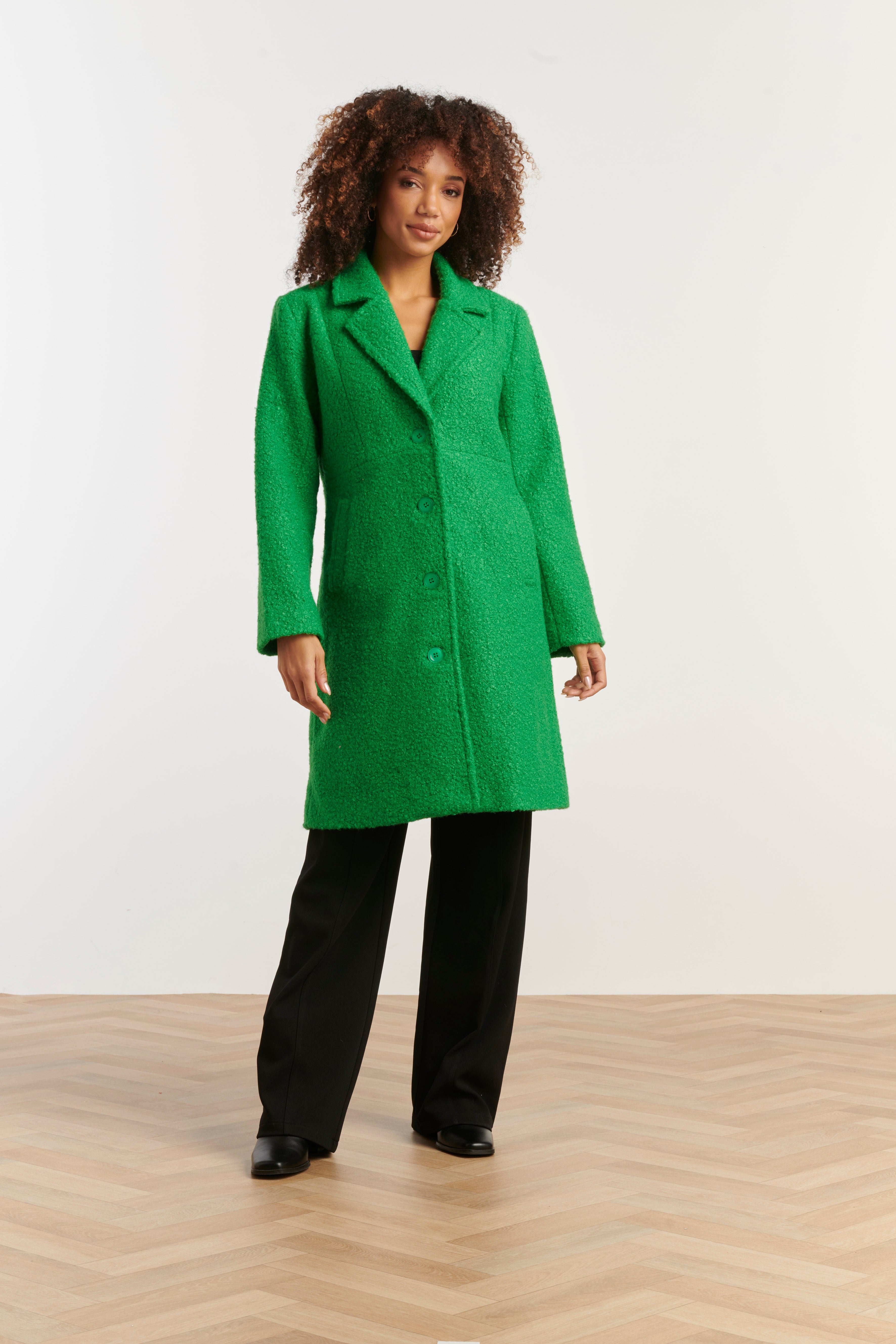 25554 Bouclé Jas Met Parelmoerknopen | Green