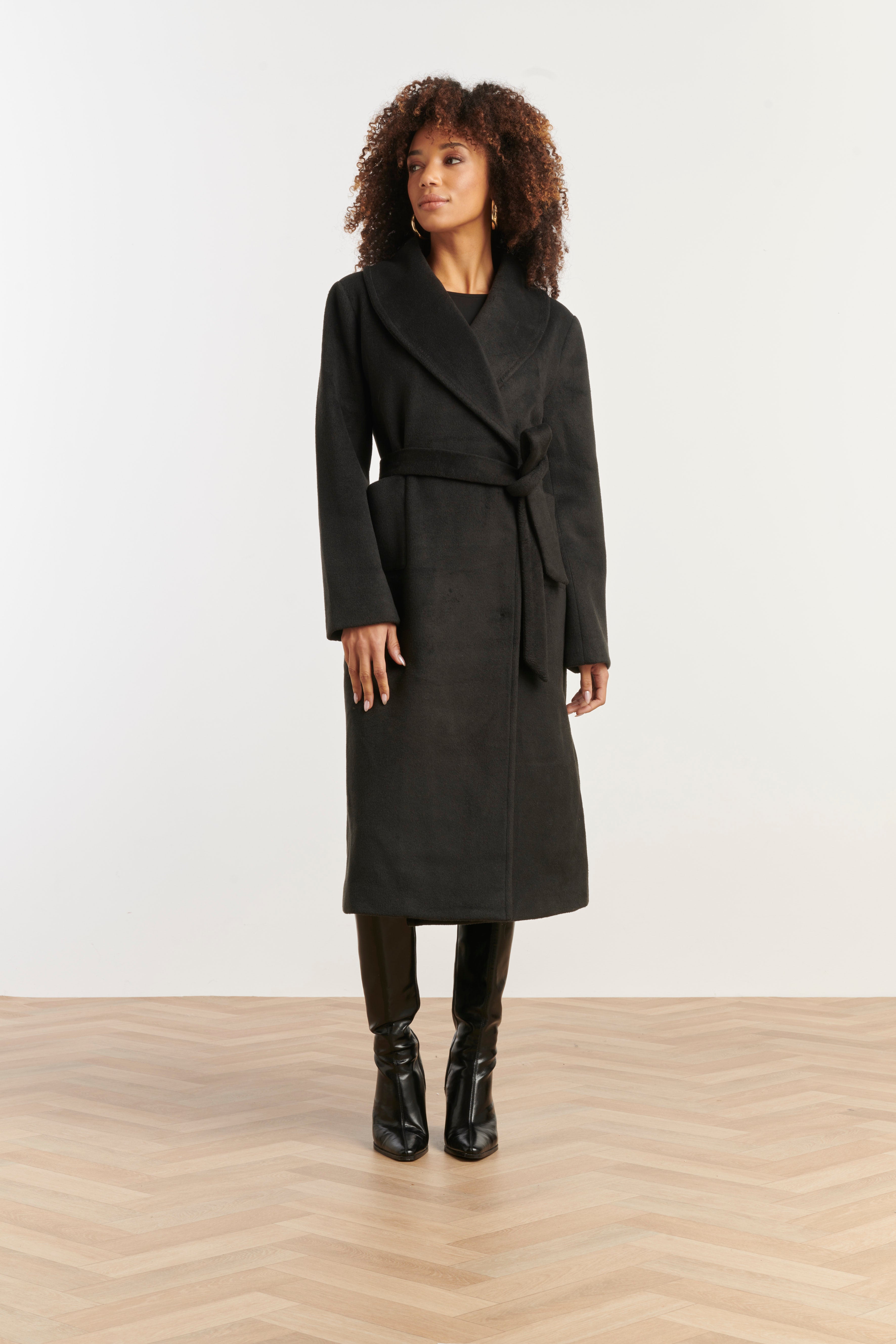 25555 Smashed Lemon Lange Uni Jas met Ceintuur | Black