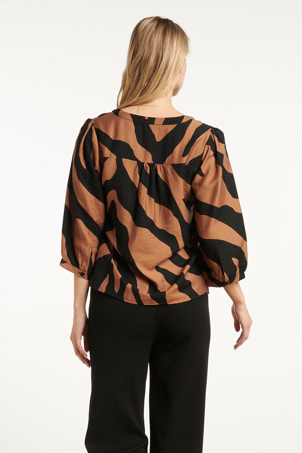25558 Bruin En Zwart Dierenprint Top Met V-Hals | Brown - Black