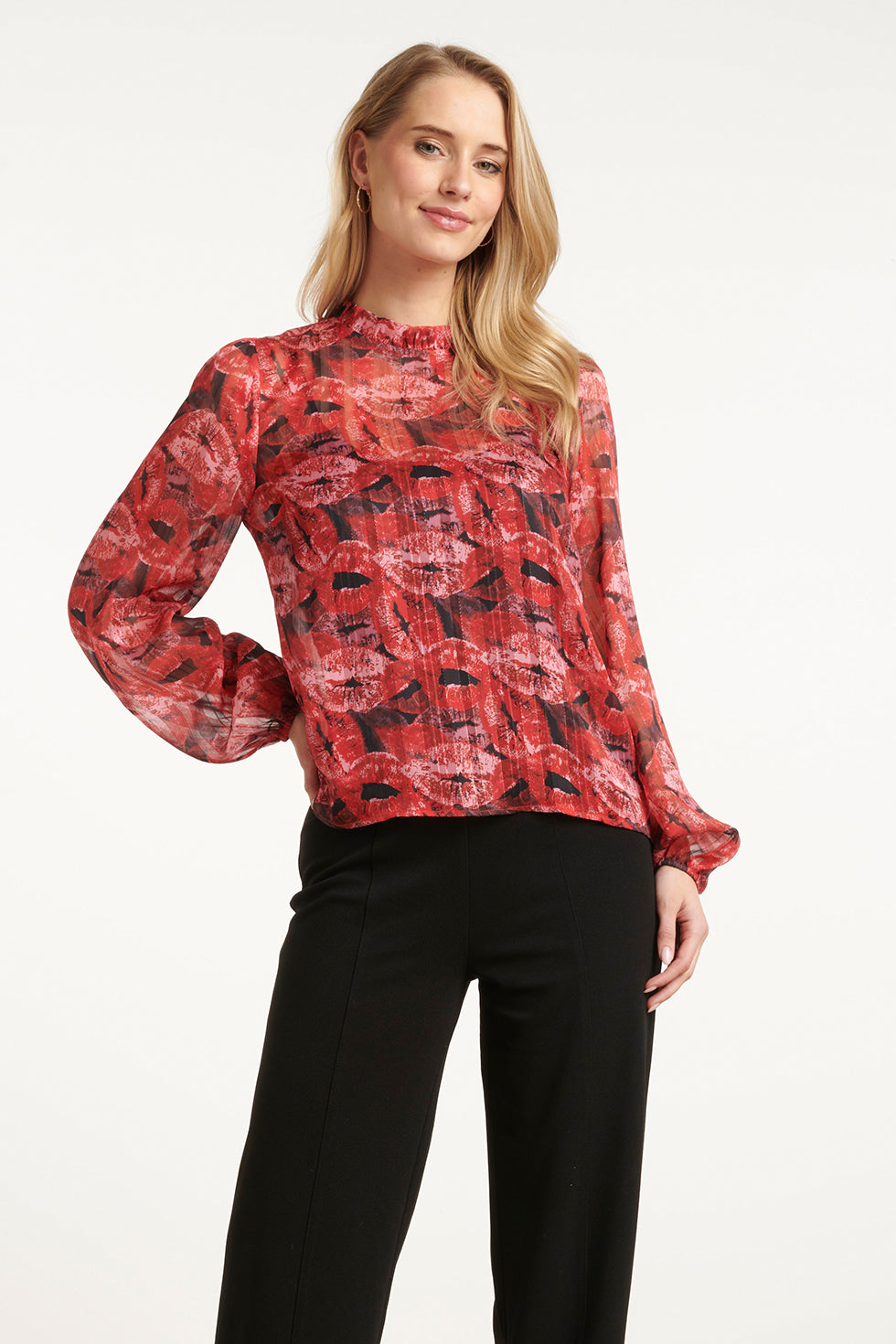 25588 Lippenprint Chiffon Top in Rood en Zwart | Red - Black