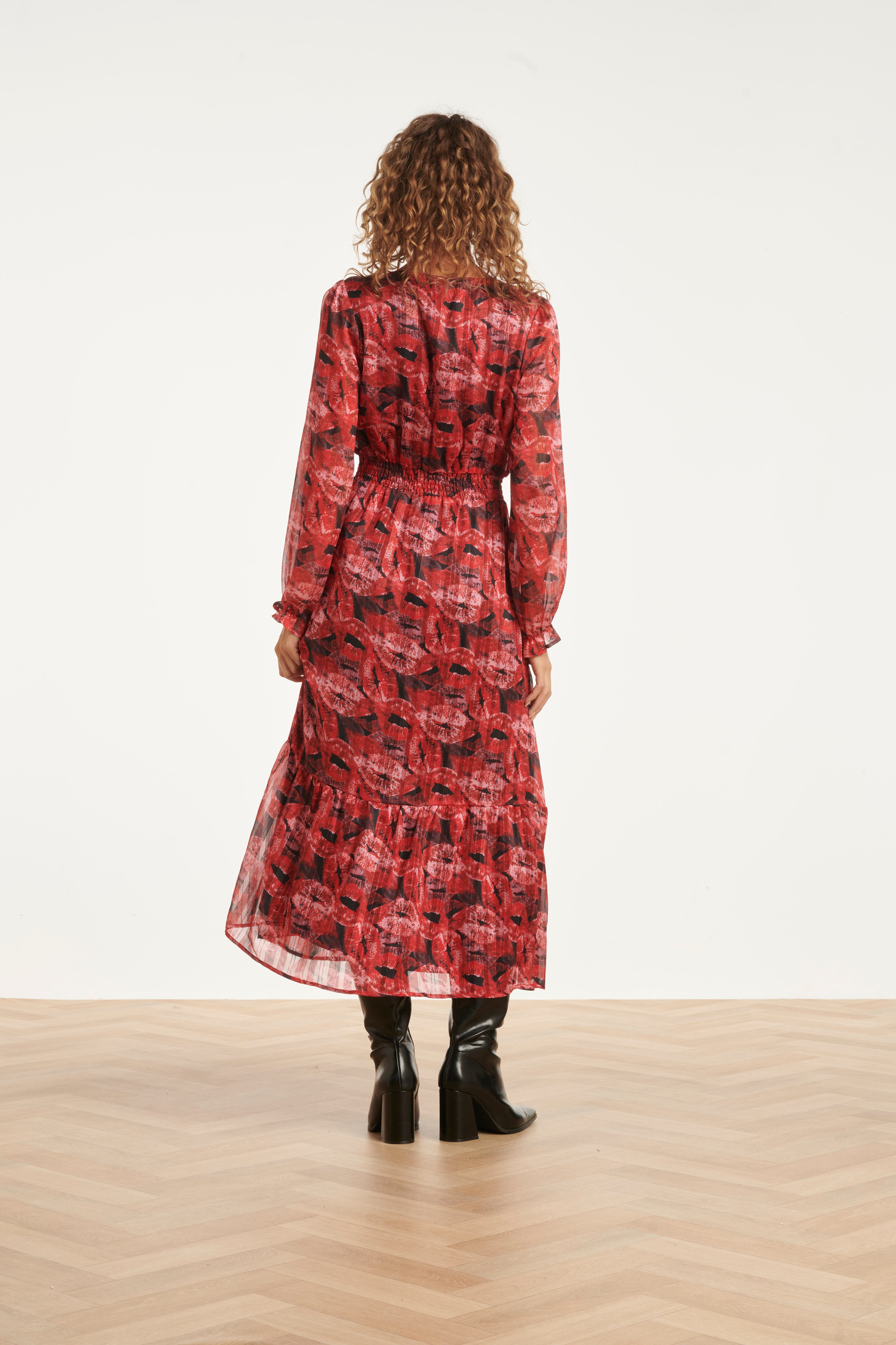 25589 LippEnprInt Chiffon Maxi Jurk in Rood en Zwart | Red - Black