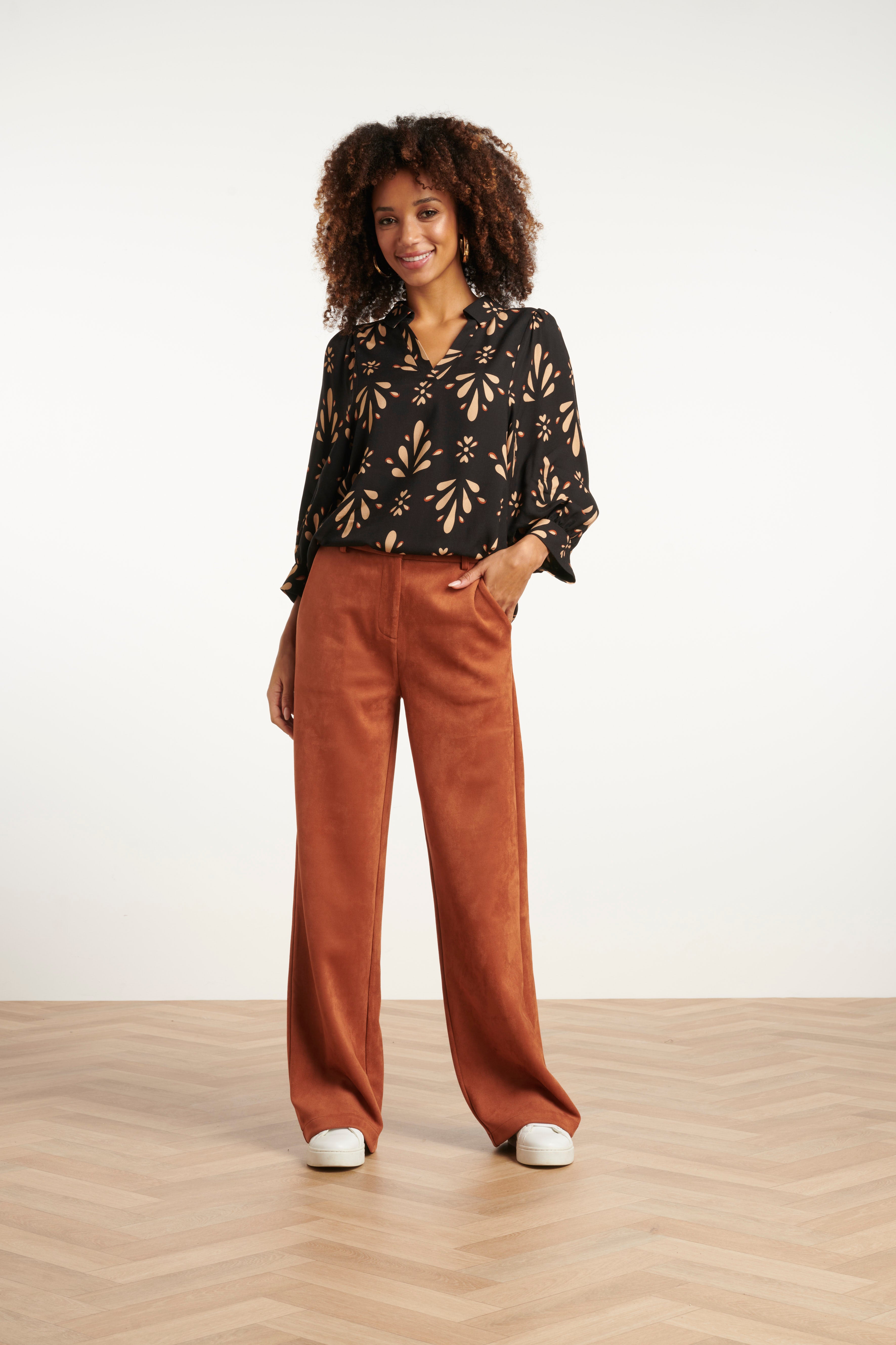 25598 Ornament Geprint Top in Zwart en Camel | Black - Camel