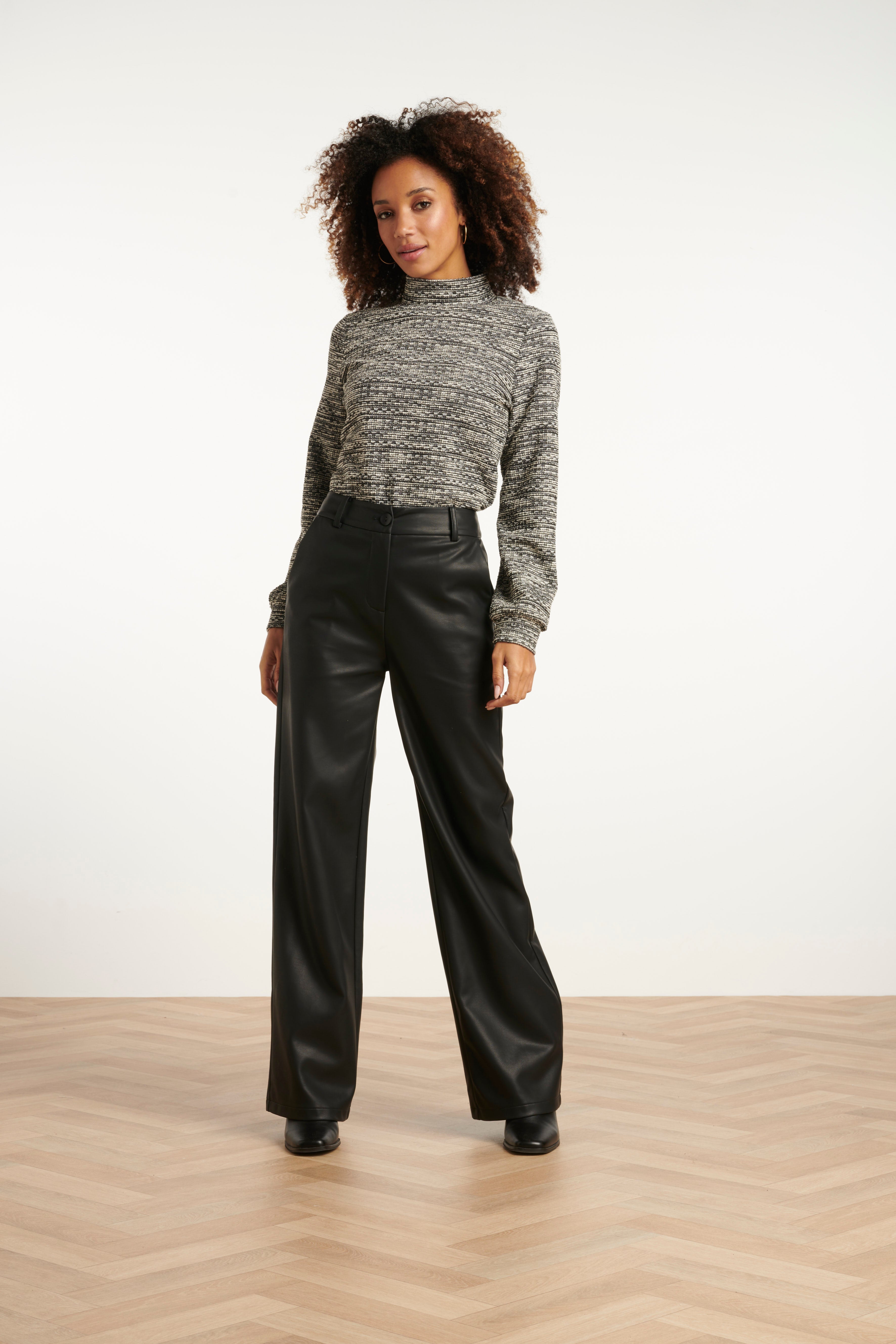 25607 Zwart en Wit Top met Tweedachtige Stof | Black White