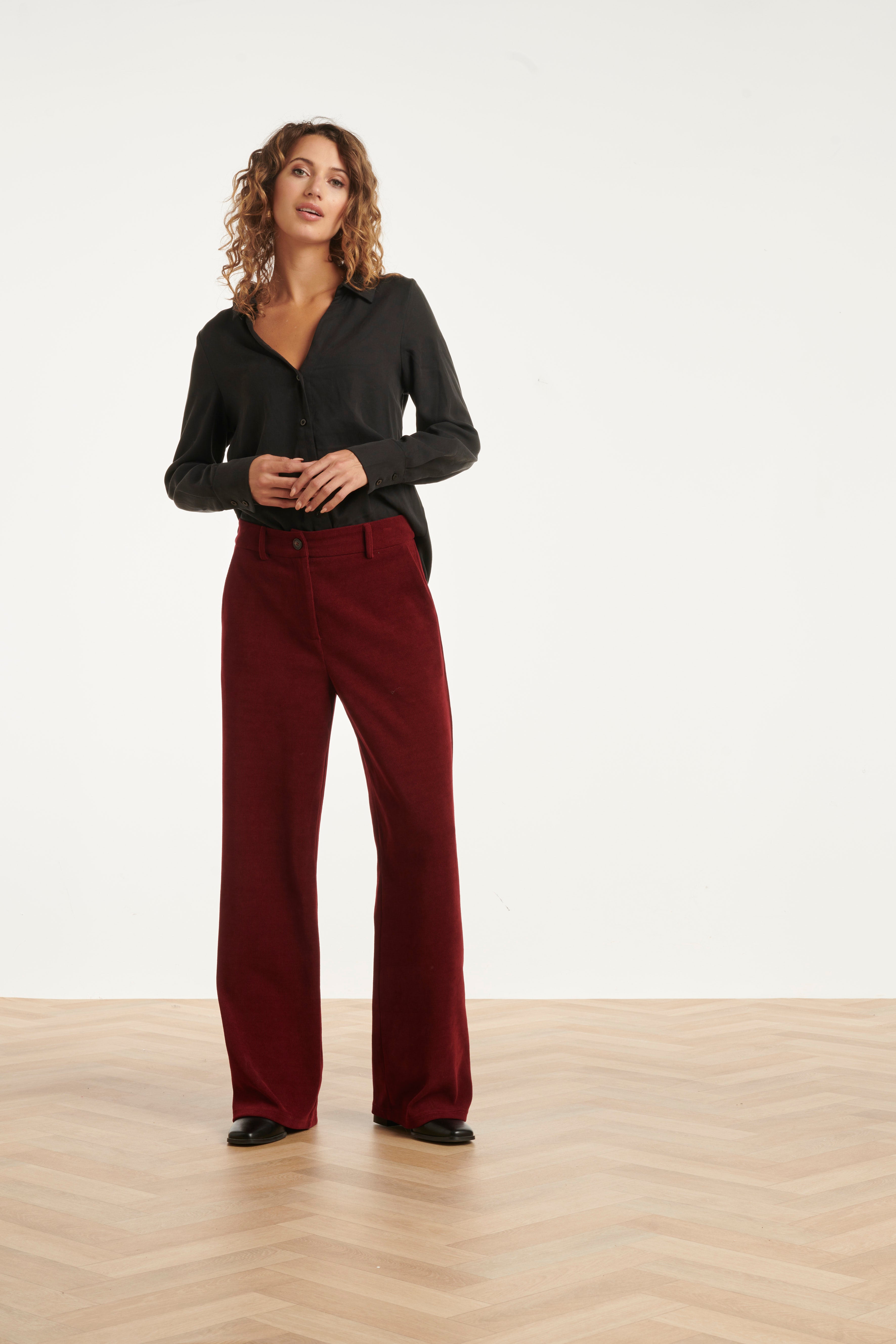 25613 Doorknoopshirt Met V Hals & Kraag | Black