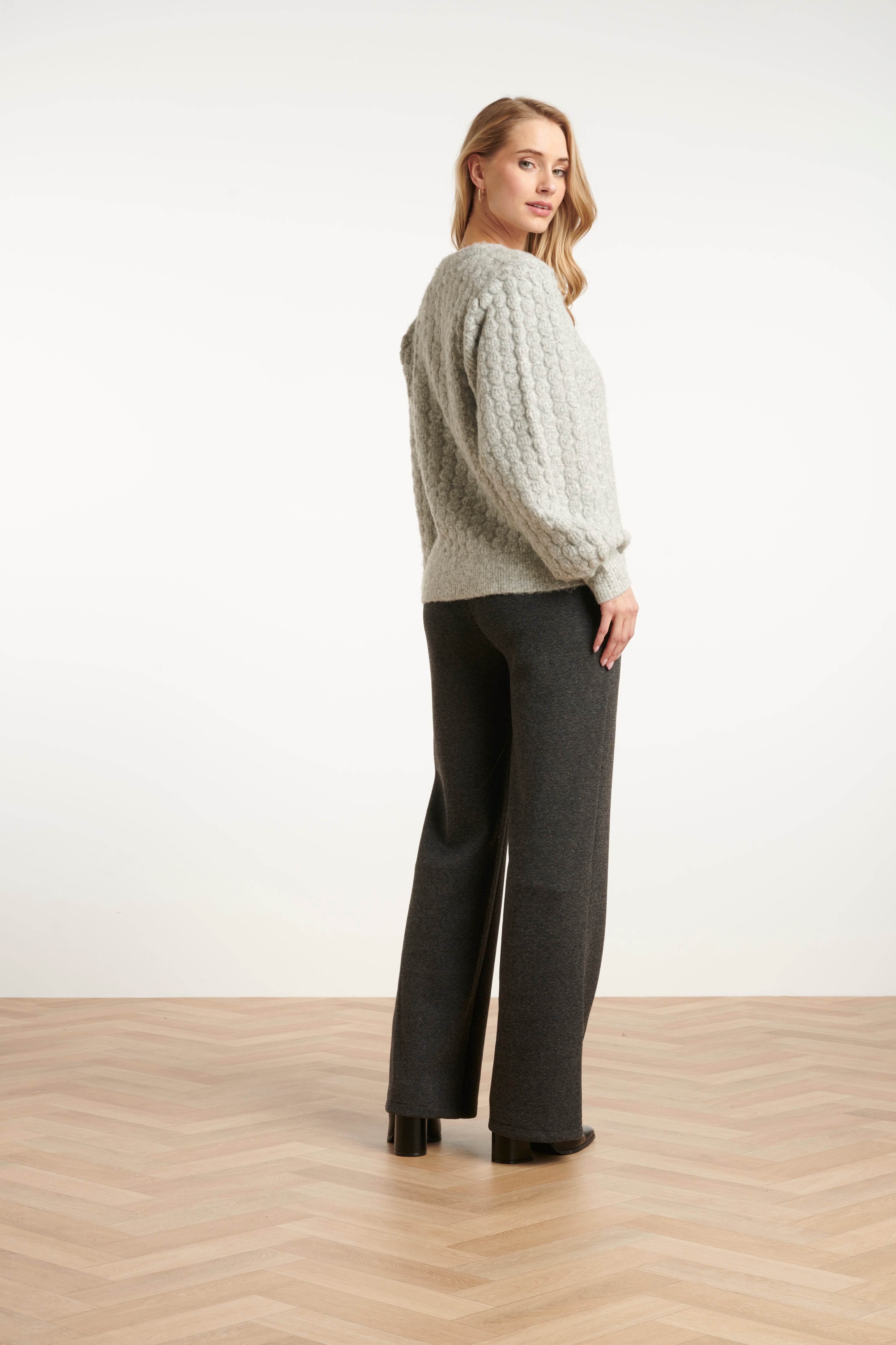 25614 Smashed Lemon Dameslange Broek met Losvallende Fit | Charcoal