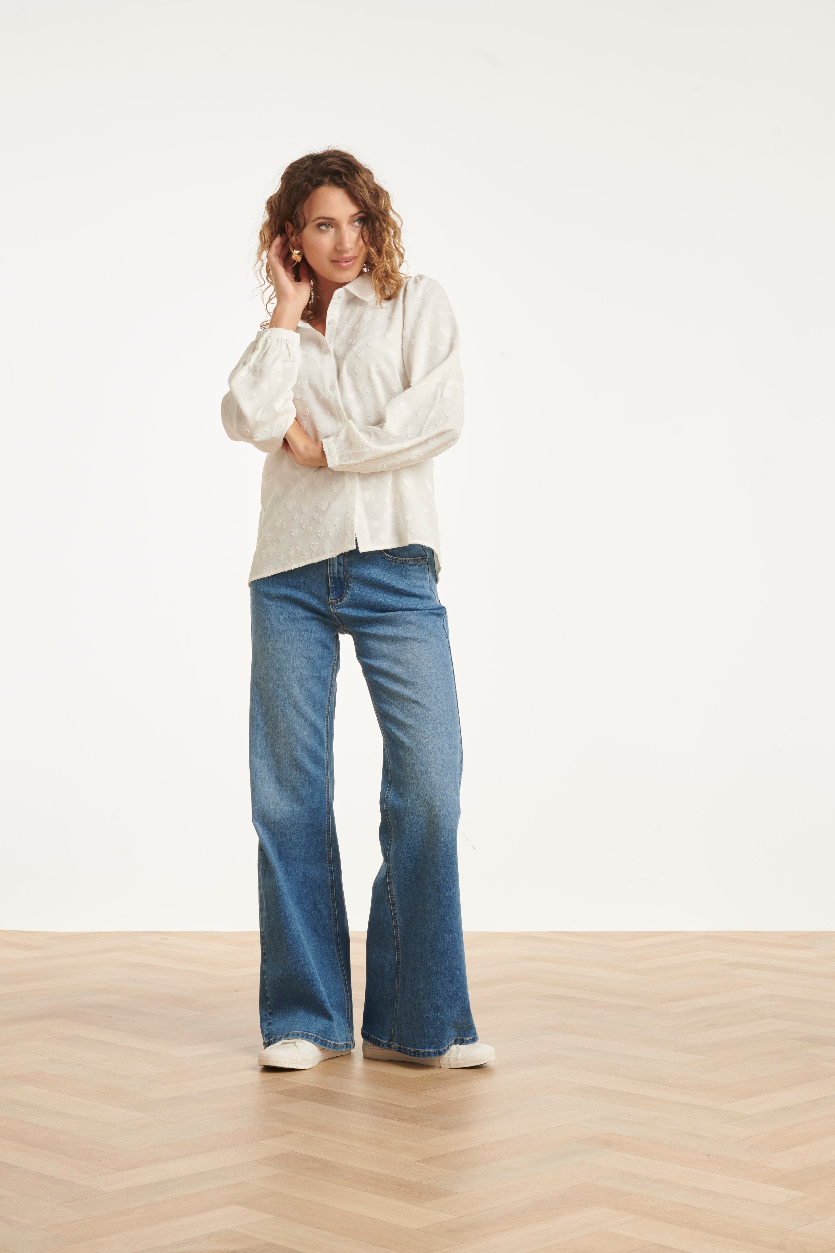 25623 Damesblouse Met Hartjesmotief Lange Pofmouwen | White