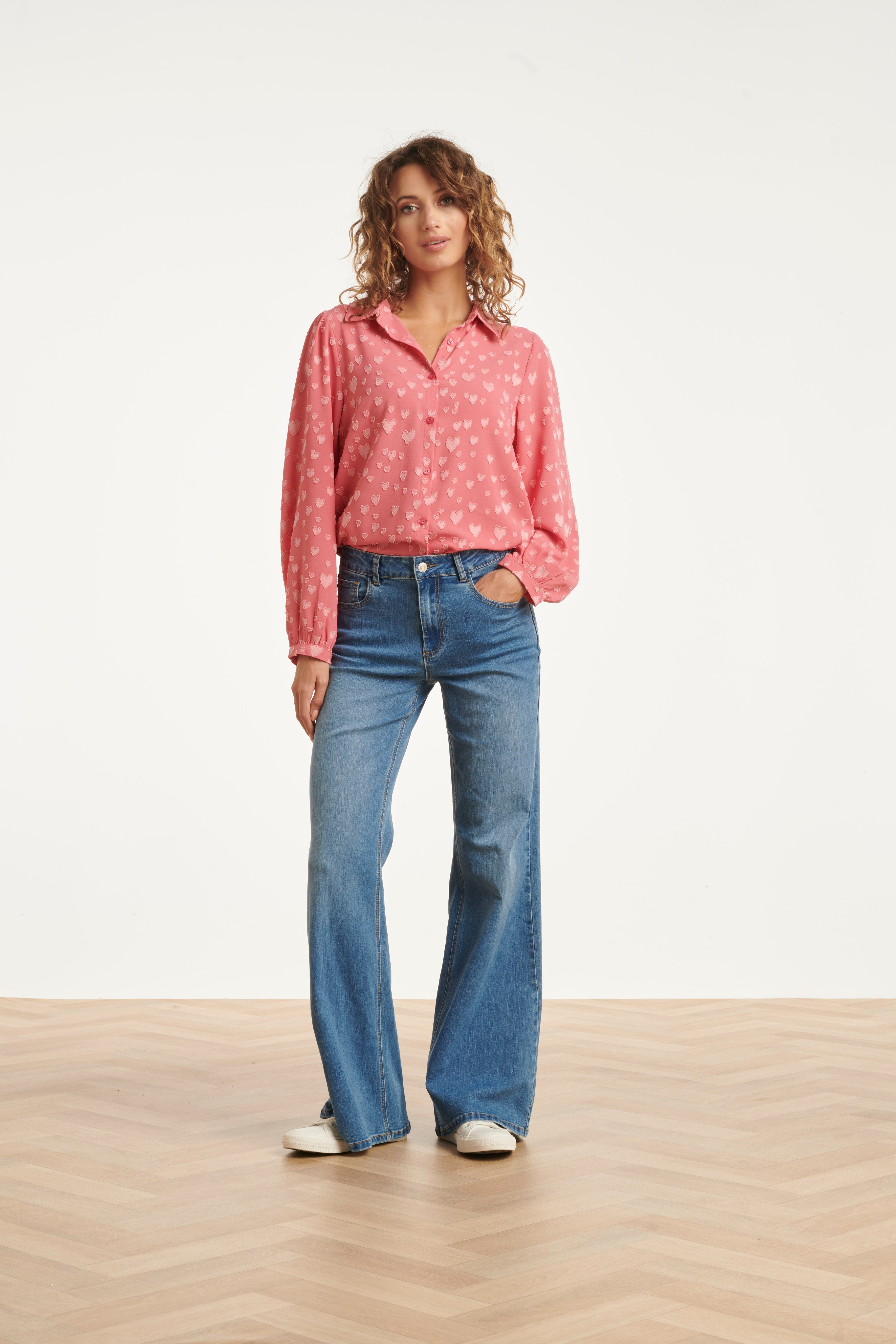 25623 Smashed Lemon Damesblouse met Hartjesmotief Lange Pofmouwen | Cerise