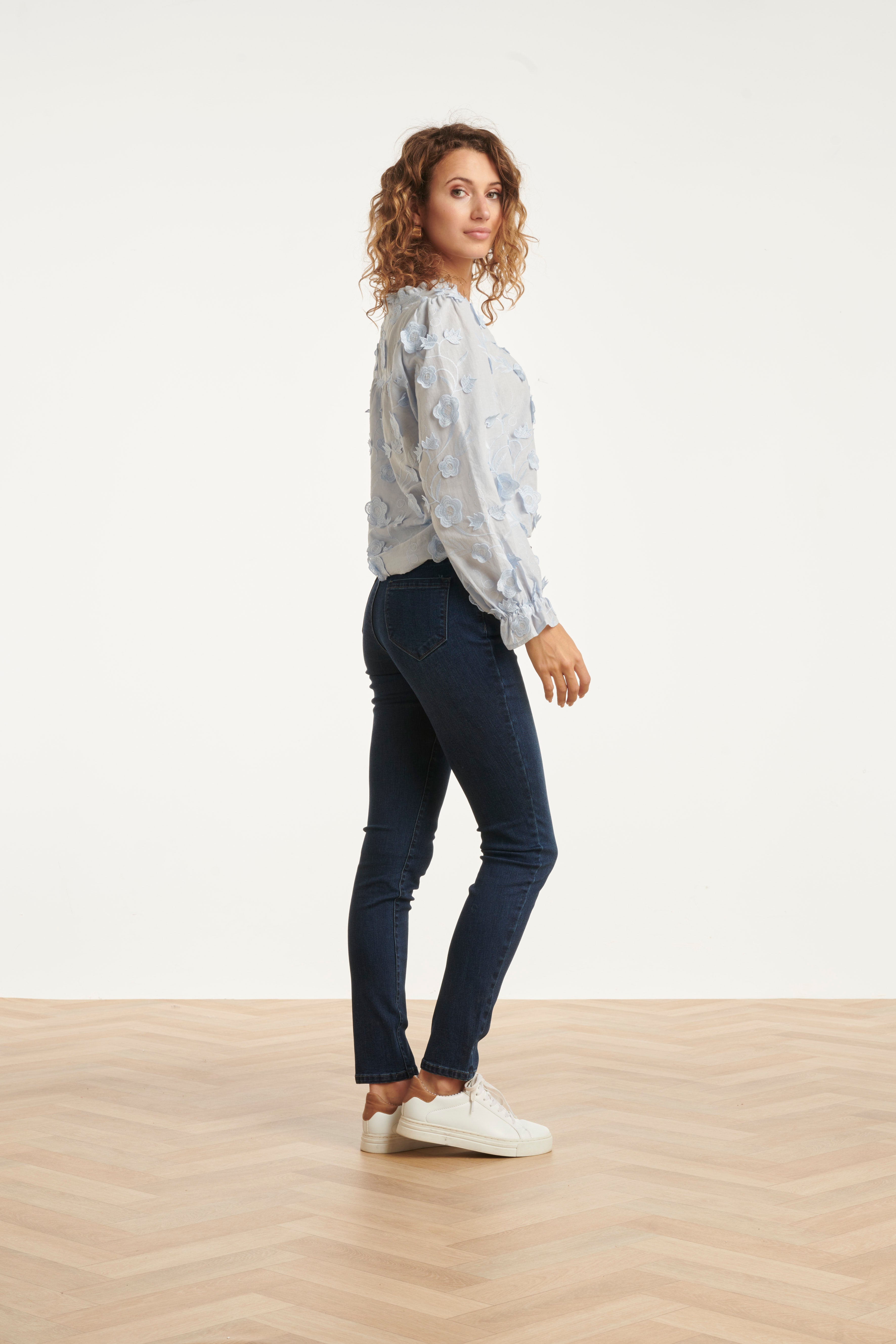 25624 Smashed Lemon Dames3d Bloemenprint Top met V Hals | Light Blue