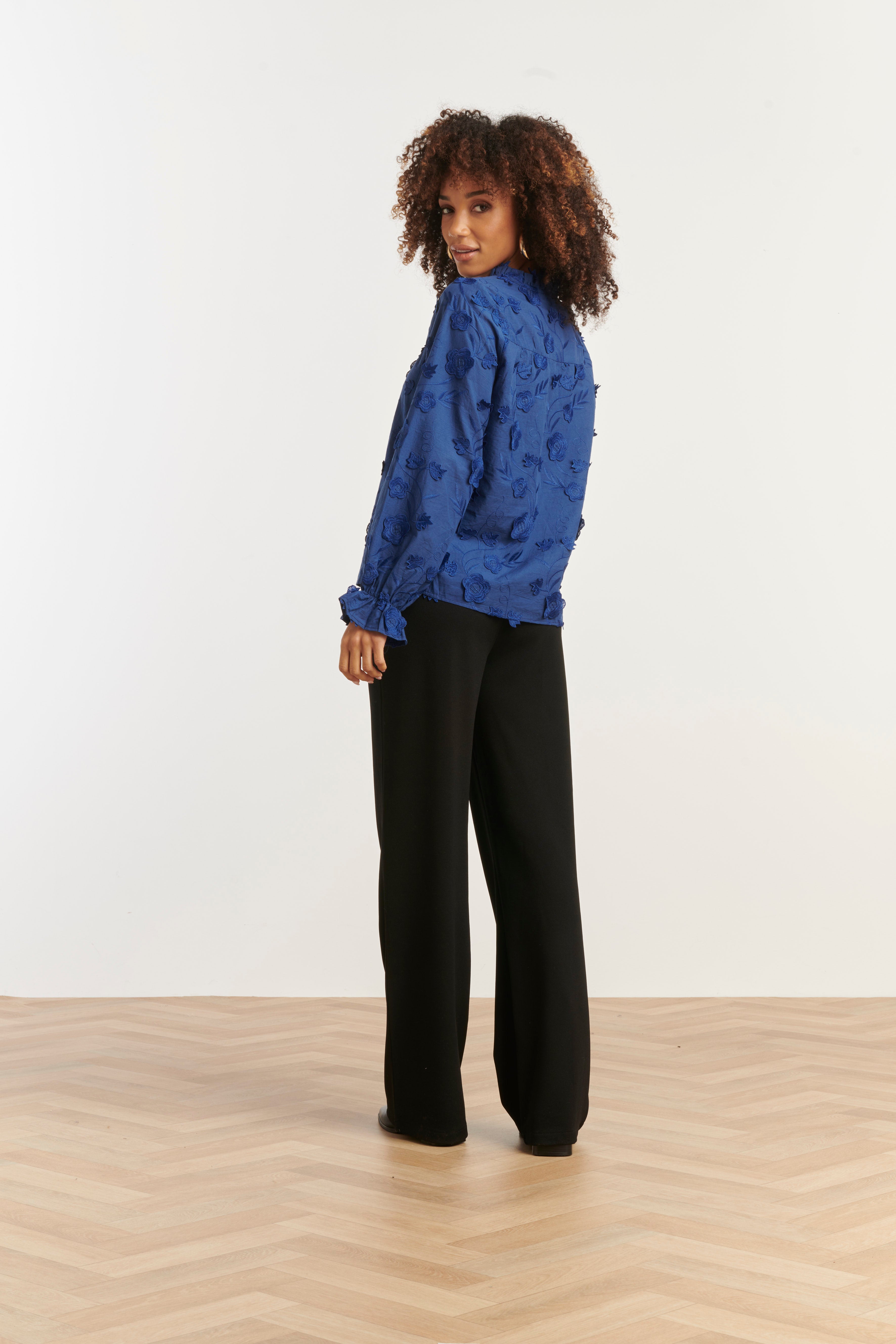 25624 Smashed Lemon Dames3d Bloemenprint Top met V Hals | Navy